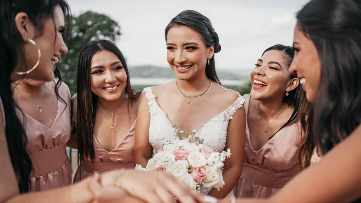 7 tips to choose the perfect jewelry as a bridesmaid 7 tips to choose the perfect jewelry as a bridesmaid