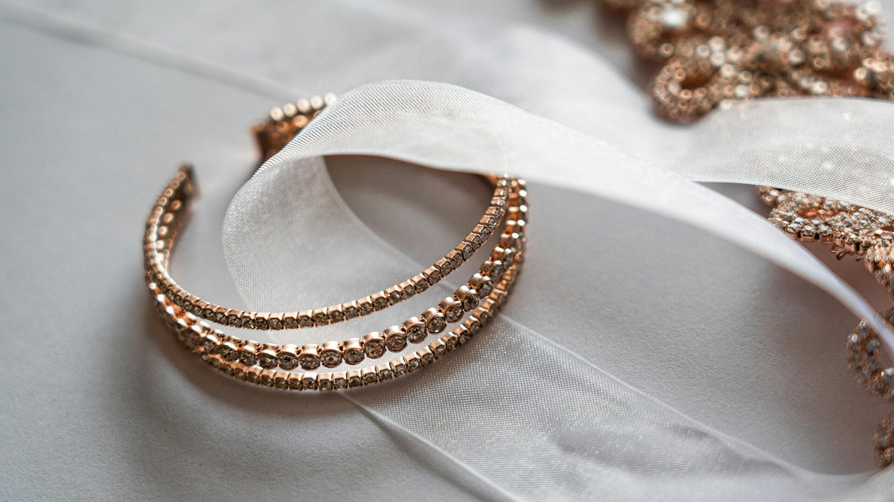 How to gift jewelry without a box: creative and elegant ideas