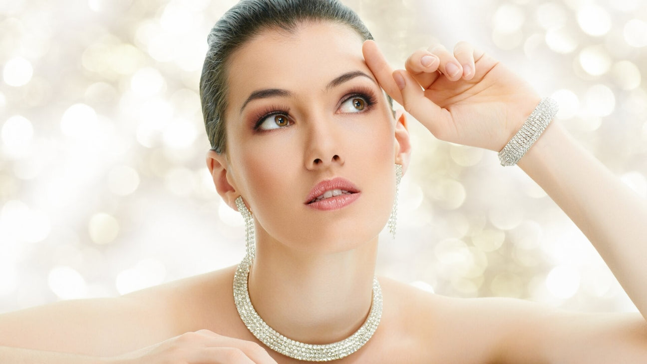 How to Style Statement Jewelry: Dos and Don'ts