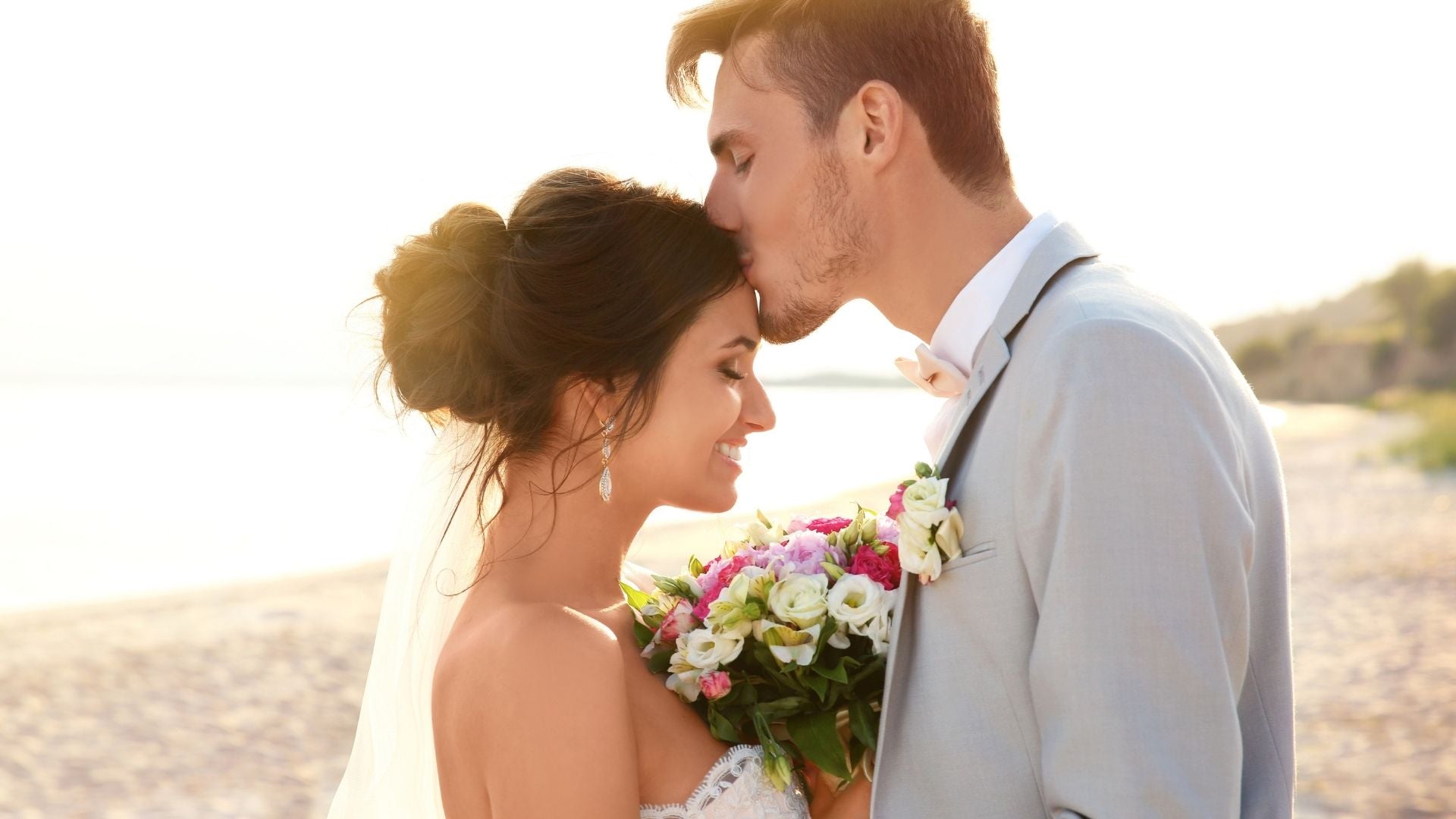 Seasonal Wedding Flowers: What’s Blooming When You Say ‘I Do’