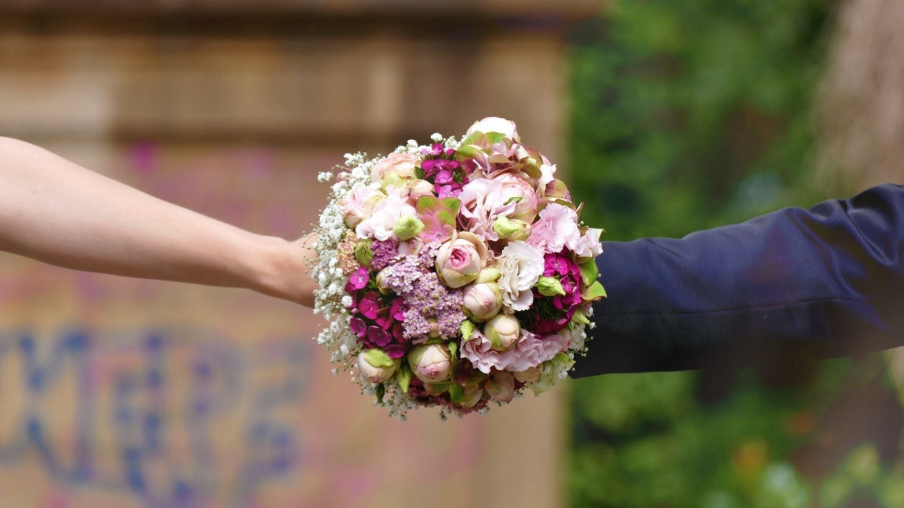 The Most Popular Wedding Flowers and What They Symbolize