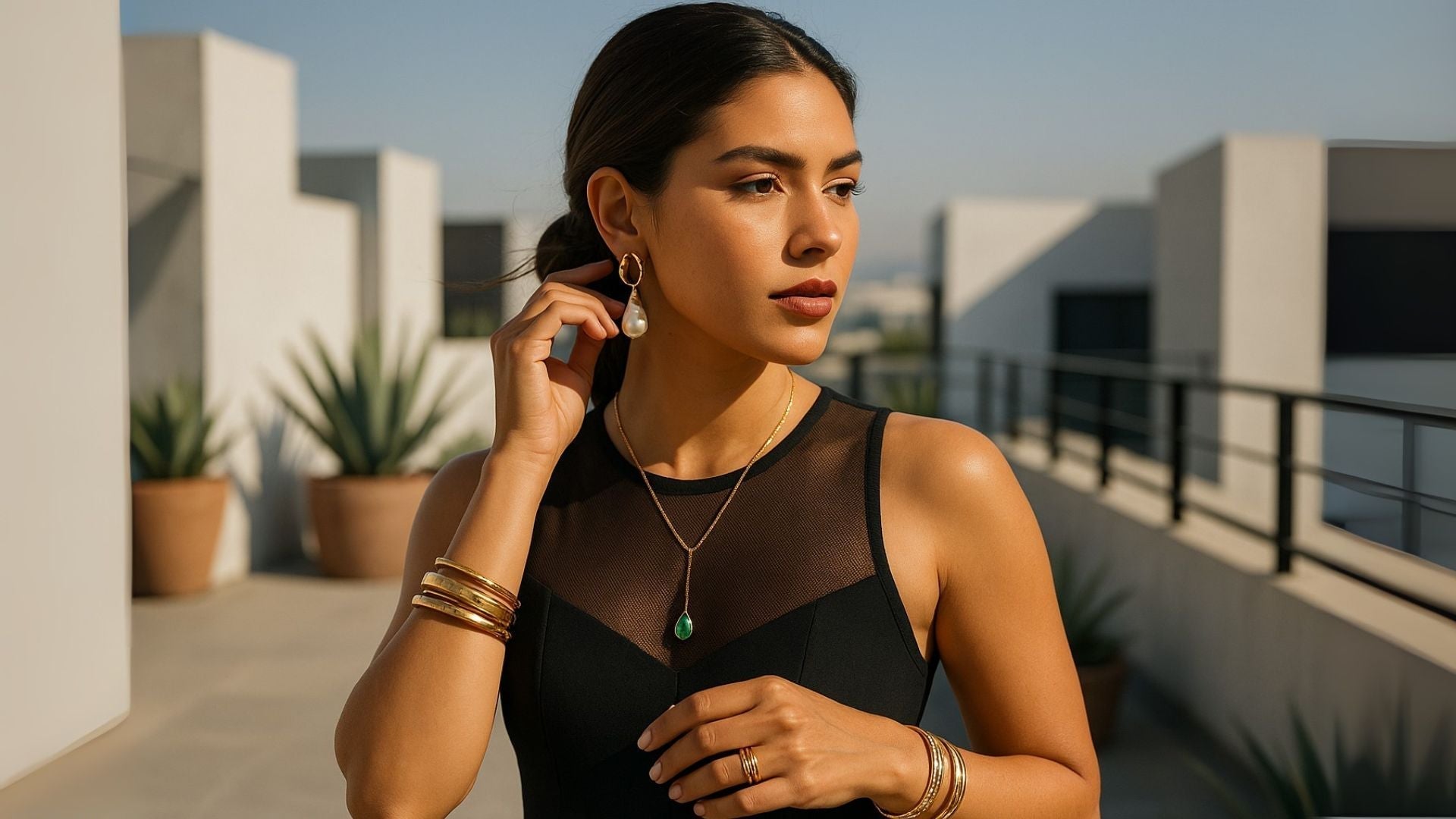 What Jewelry to Wear With a Mesh Neckline