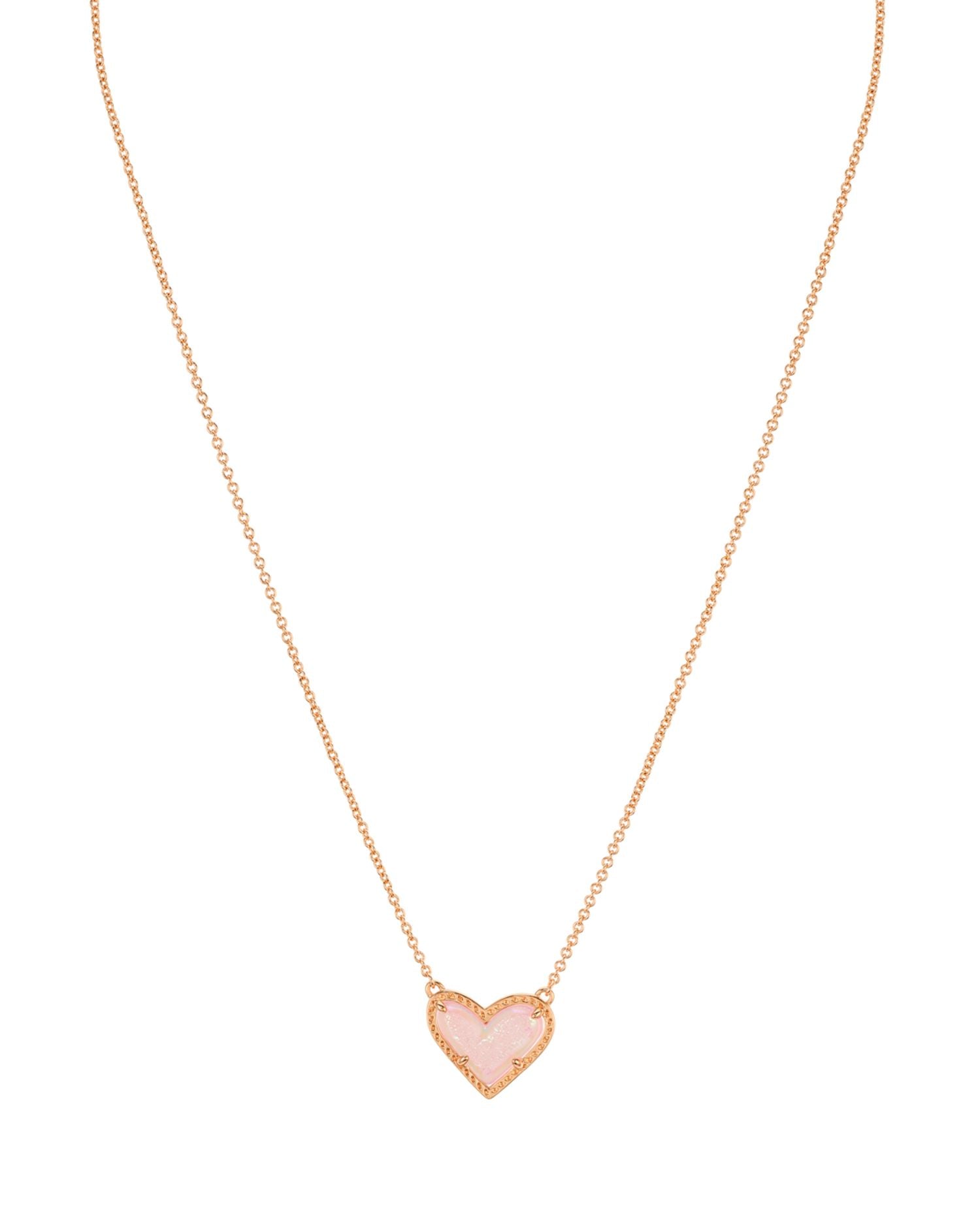 Ari Heart Short Pendant Necklace, 15'