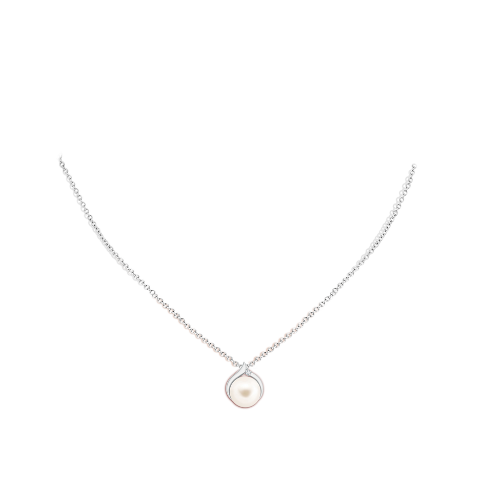Freshwater Pearl Solitaire Pendant with Diamond