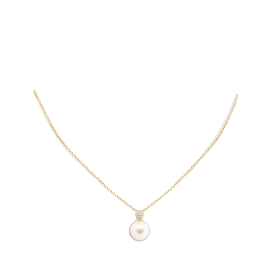Freshwater Pearl Pendant with Bezel Diamond