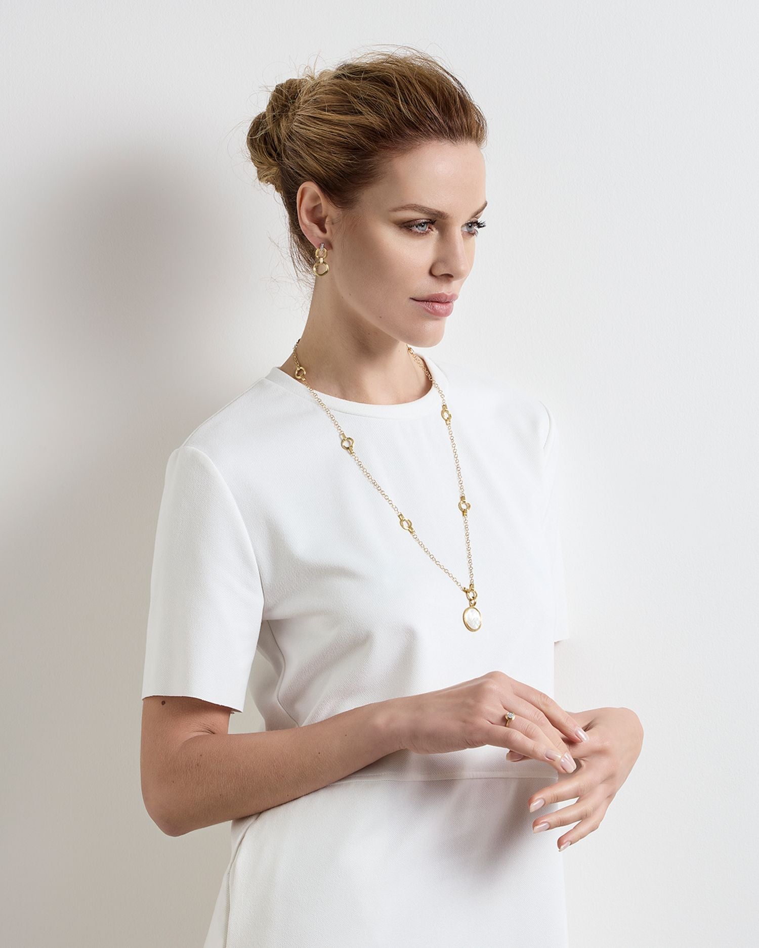 18K Yellow Gold Jaipur Mother of Pearl Pendant