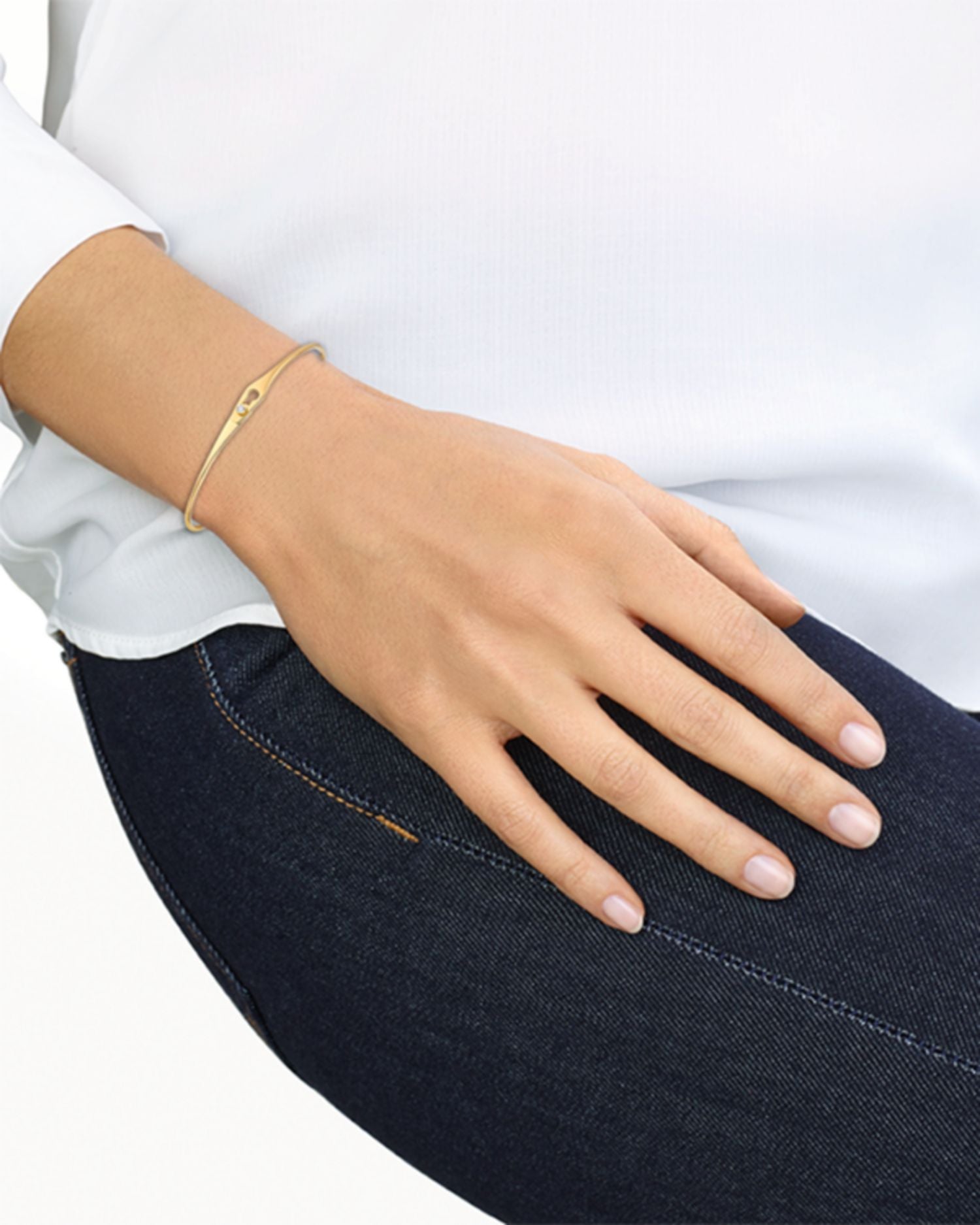 18K Yellow Gold Serrure Bangle Bracelet with Diamond