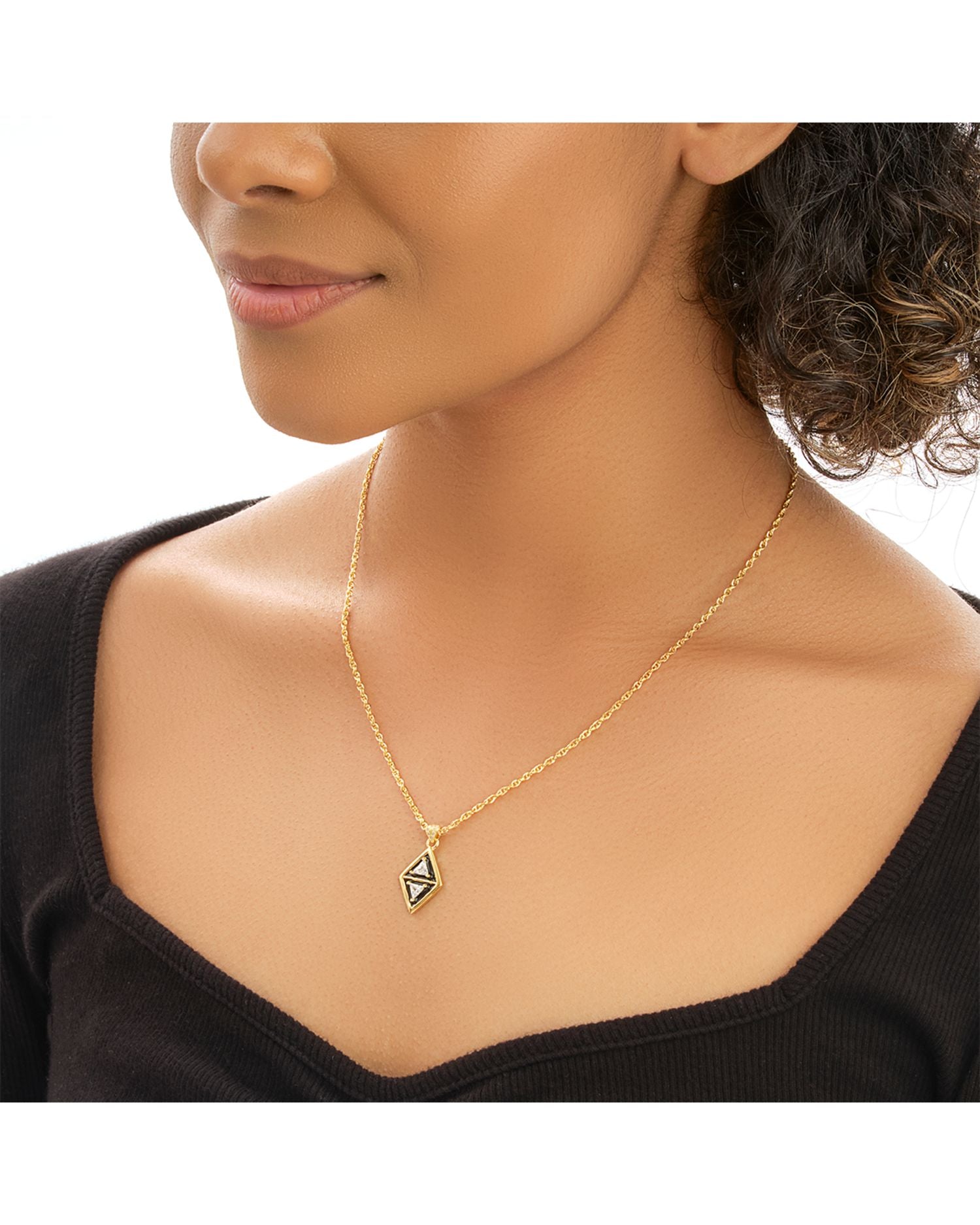 Nerezza Pendant Necklace, 18'