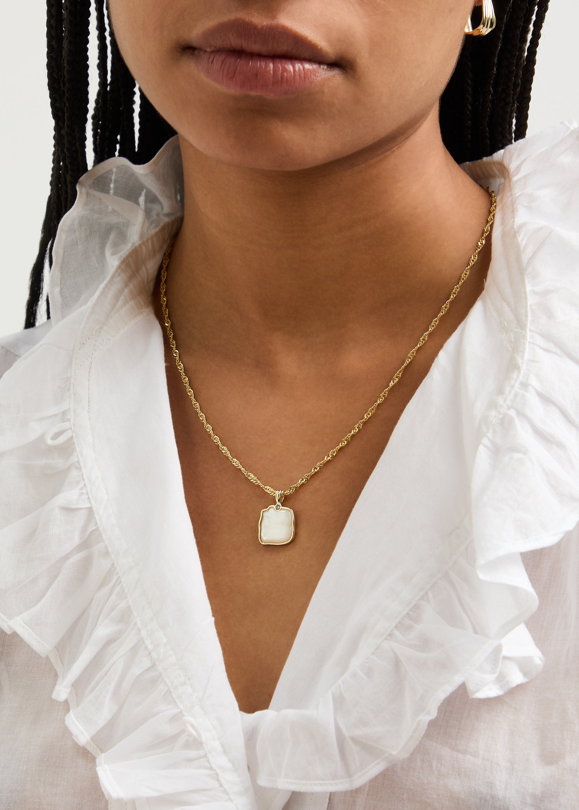 Mother of pearl 18kt gold-plated necklace