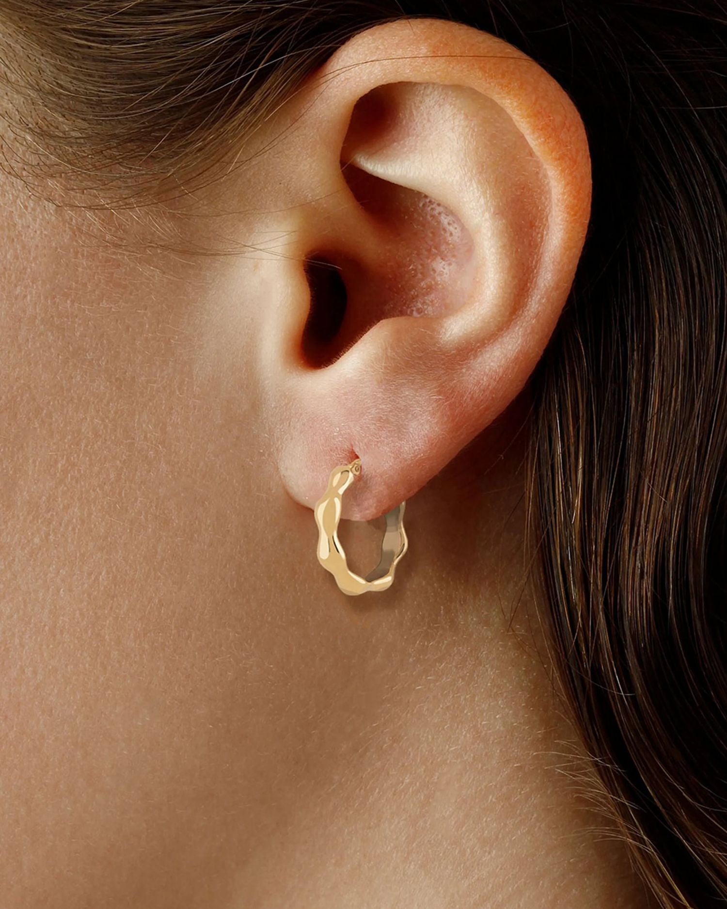 14K Yellow Gold Wavy Small Hoop Earrings