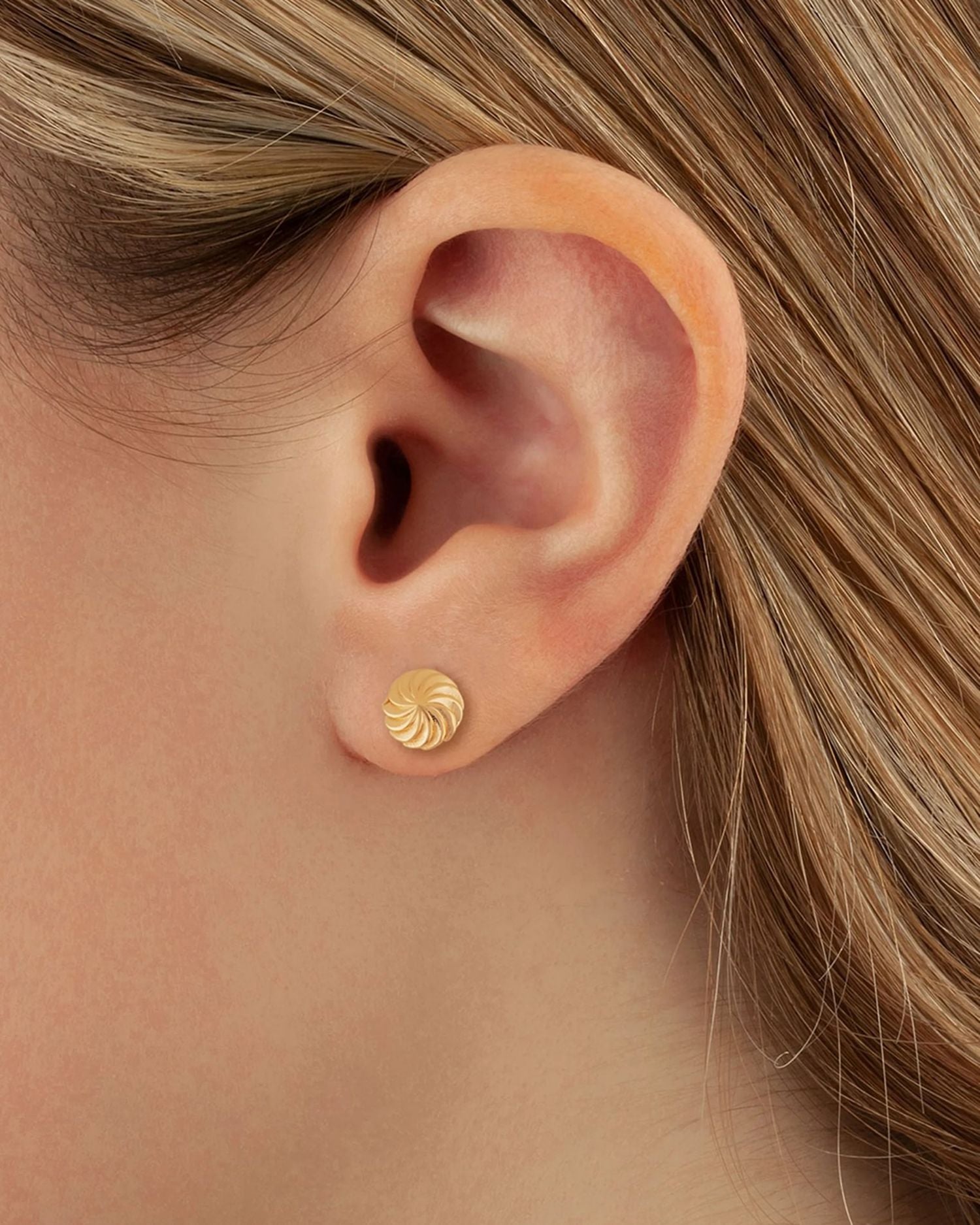 14K Yellow Gold Round Starburst Stud Earrings