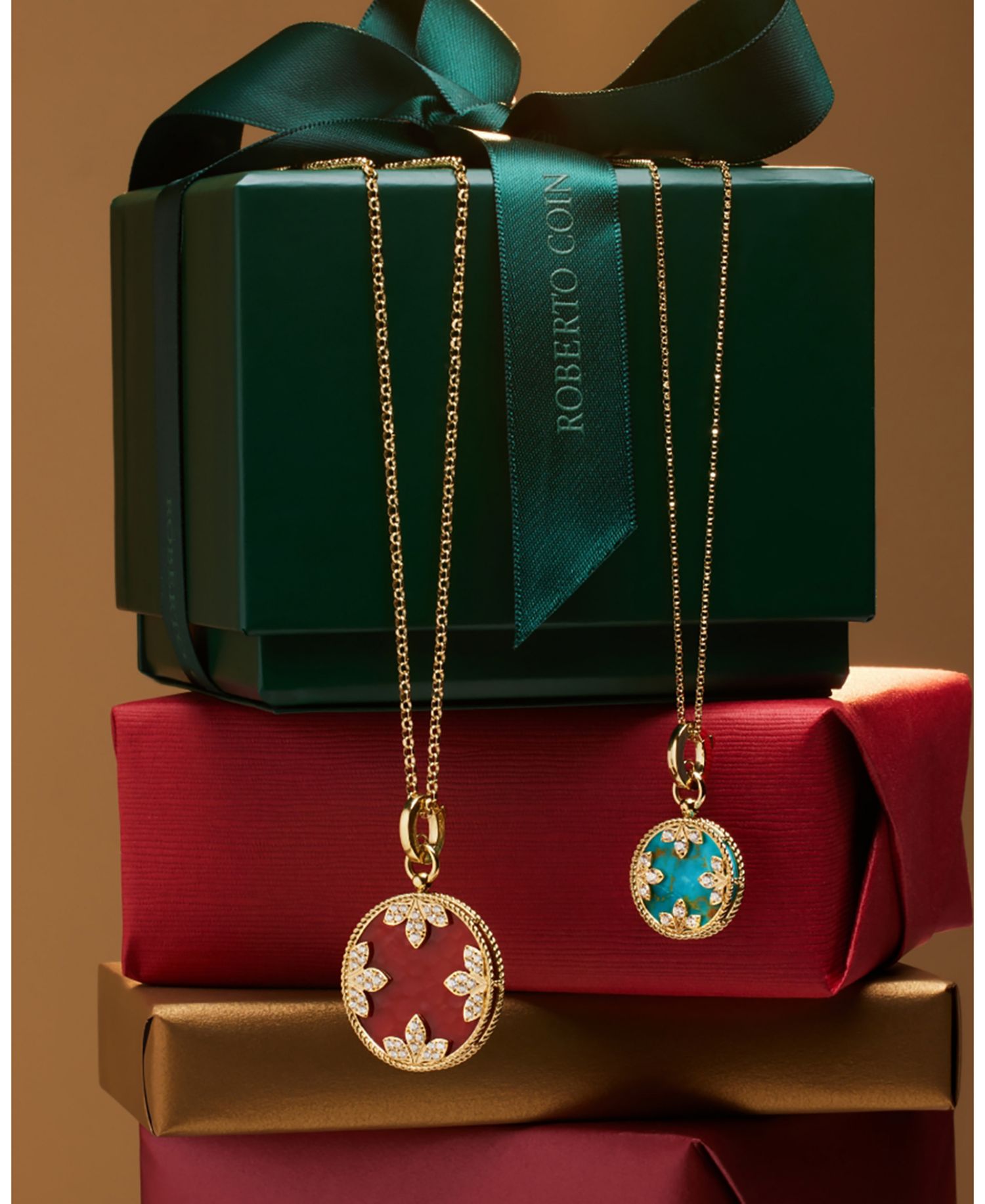 18K Yellow Gold Medallion Diamond & Red Agate Pendant