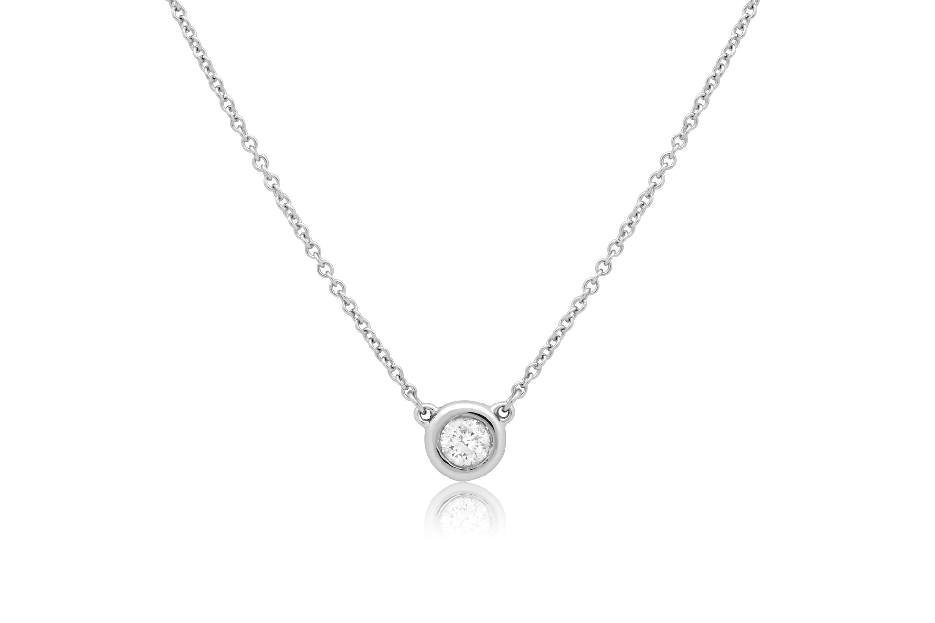 14kt white gold, 18' diamond pendant featuring one 0.20 cts tw round diamond