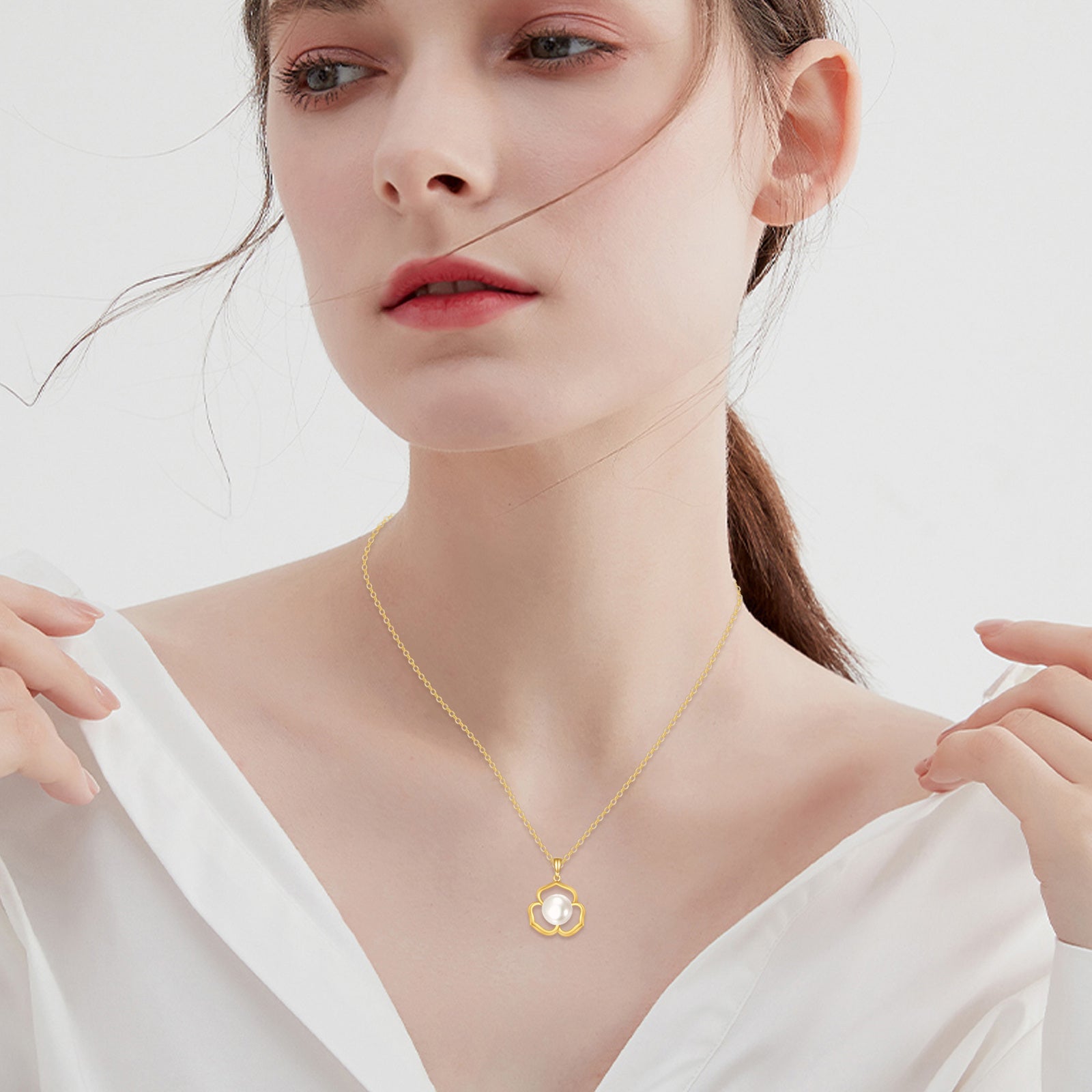 14K Gold 9MM Round Freshwater Pearl Flower Pendant Necklace