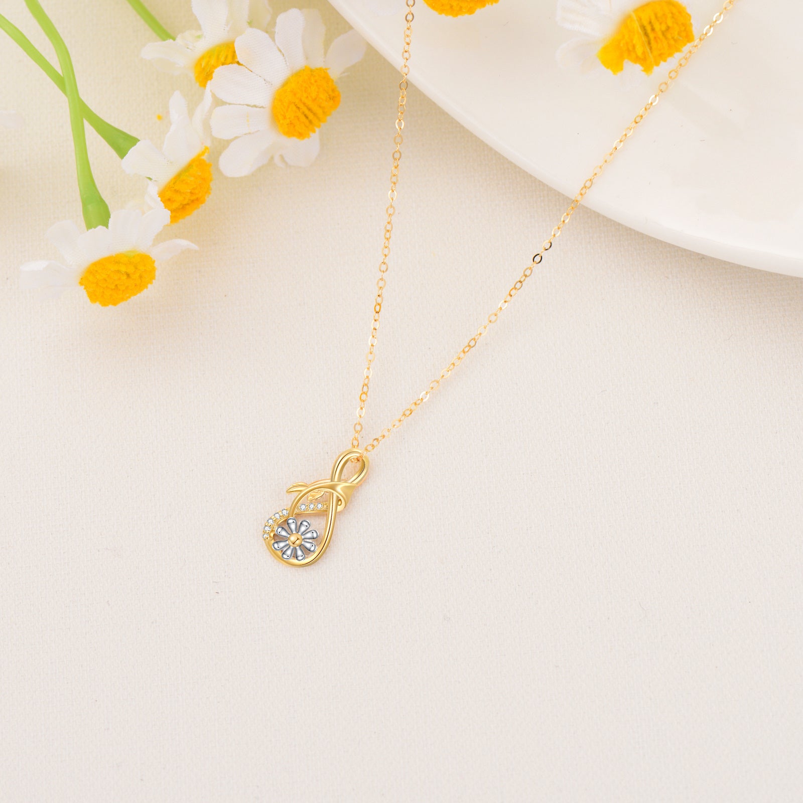 14K Gold Circular Shaped Cubic Zirconia Daisy Pendant Necklace