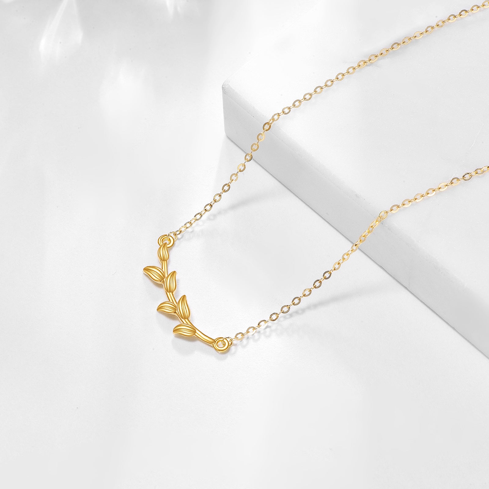 14K Gold Leaves Pendant Necklace