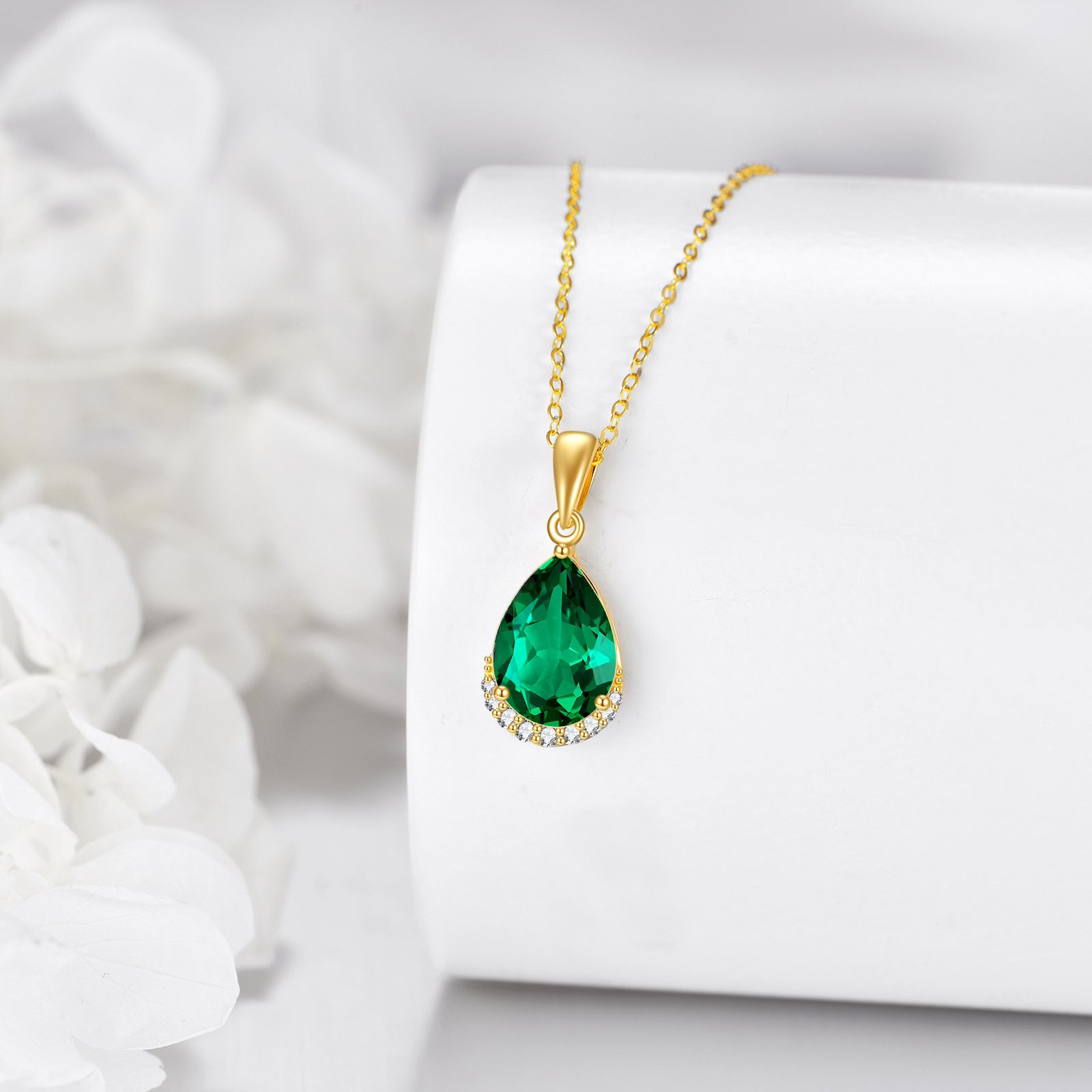 14K Gold Pear Shaped Emerald Crystal Drop Shape Pendant Necklace