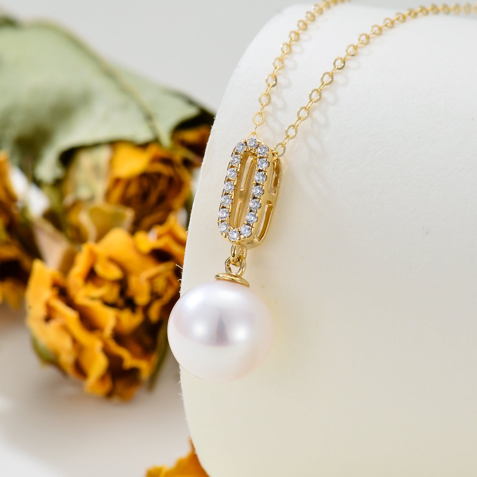 14K Gold Pearl Round Pendant Necklace