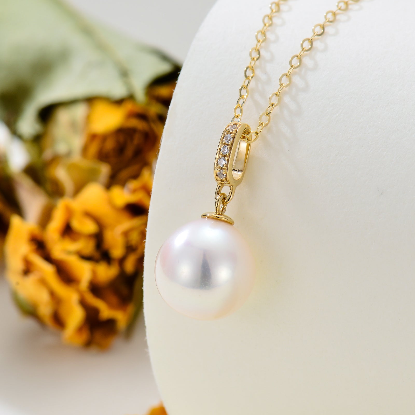 14K Gold Pearl Round Pendant Necklace