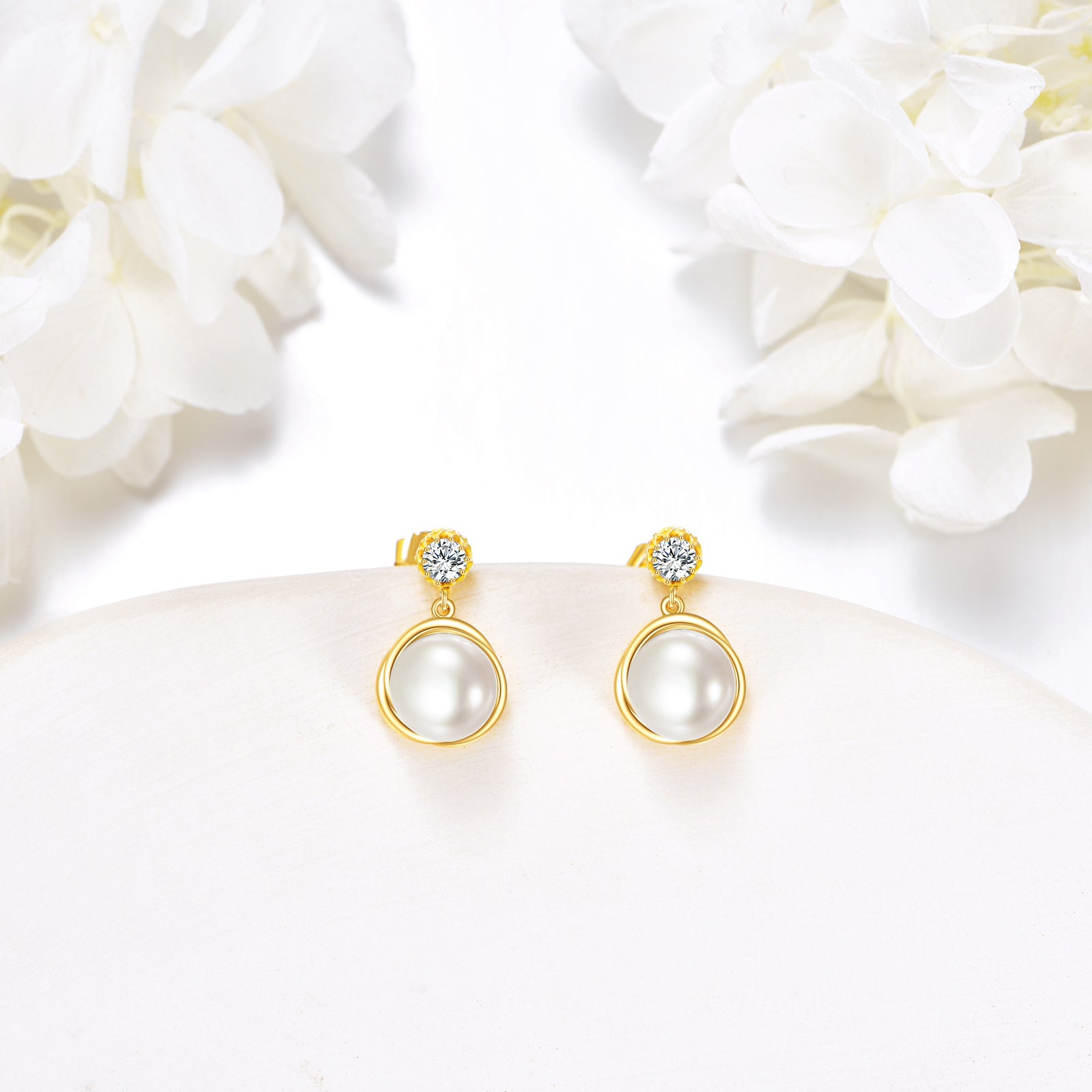 14K Gold Round Cut Pearl Stud Earrings