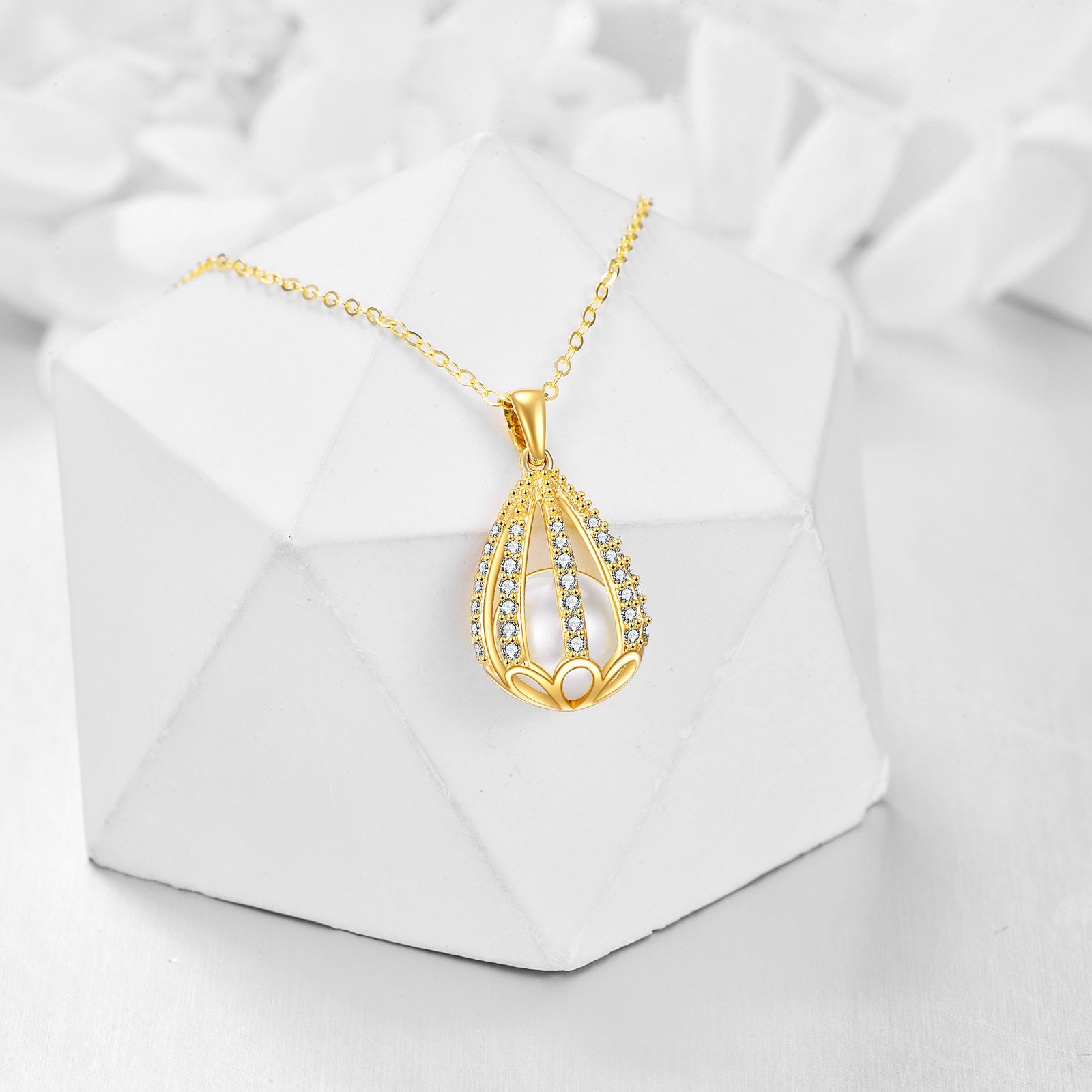 14K Gold Round Cubic Zirconia & Pearl Drop Shape Pendant Necklace