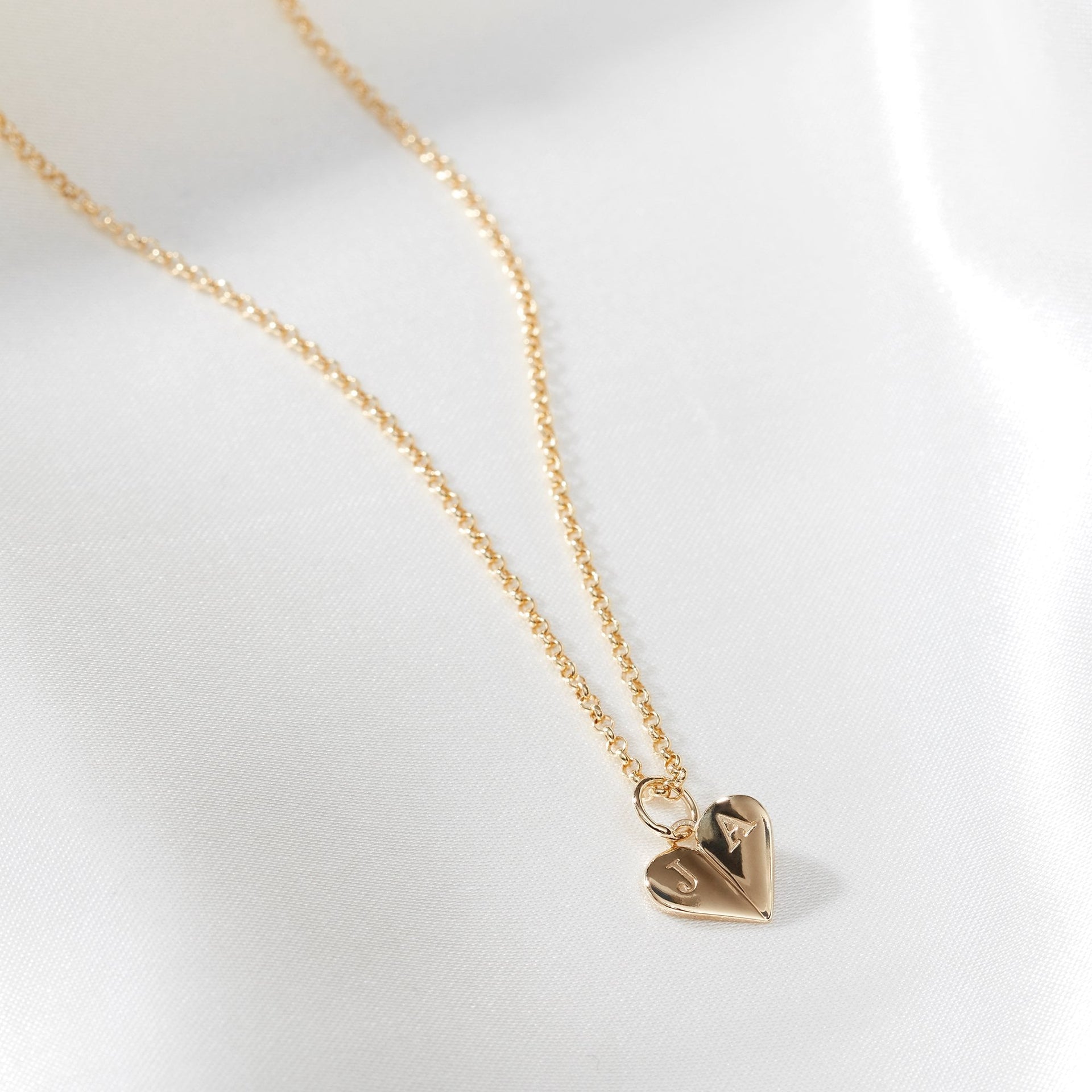 Mini Heart Necklace Gold