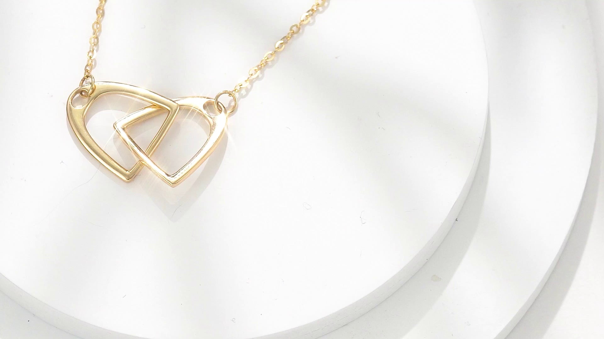 14K Gold Horseshoe Pendant Necklace