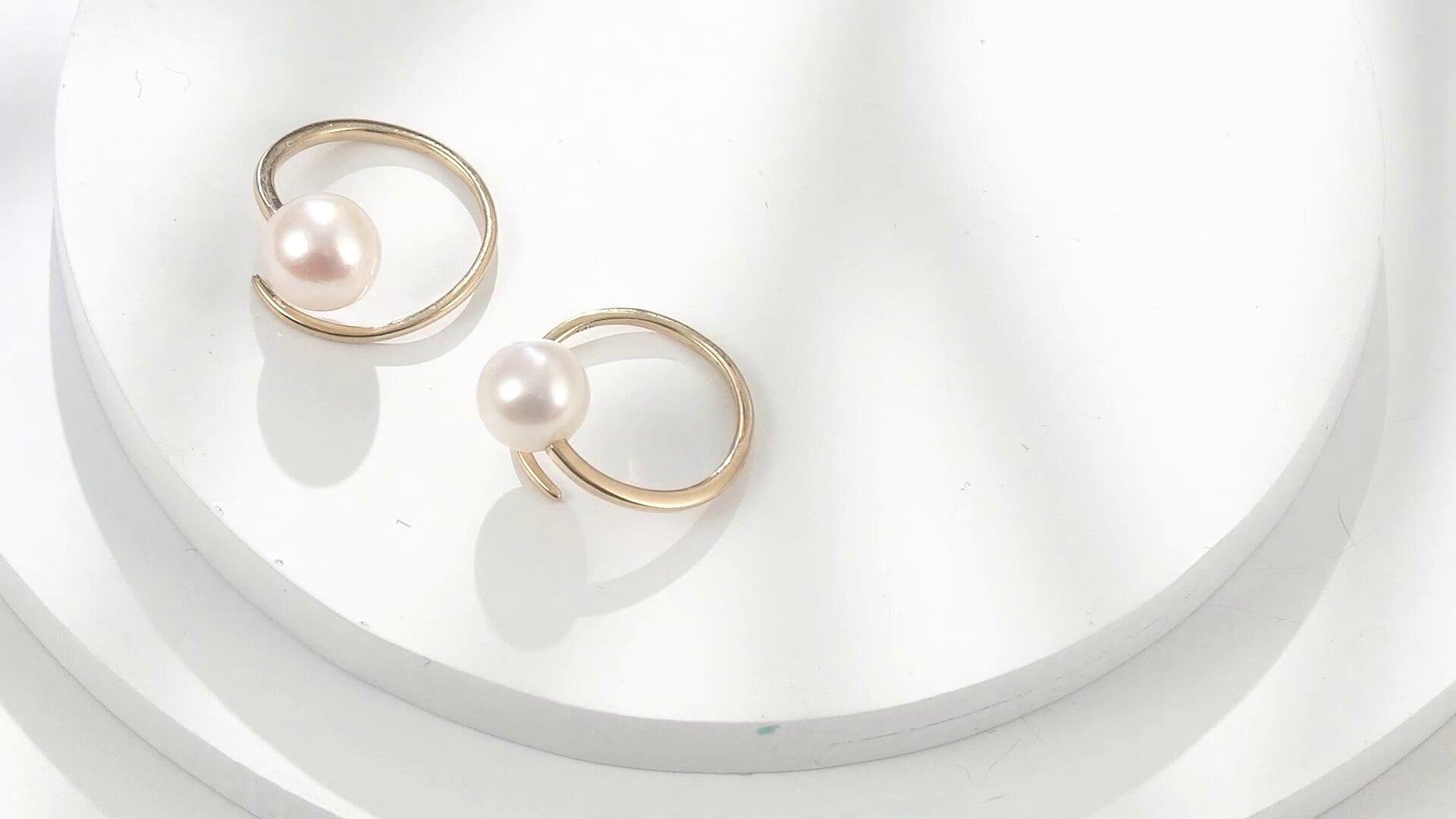 14K Gold Pearl Round Hoop Earrings