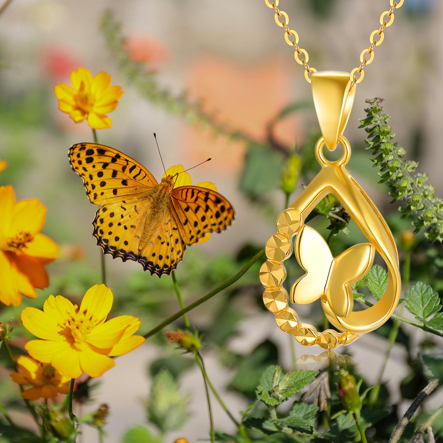 18K Gold Butterfly & Drop Shape Pendant Necklace