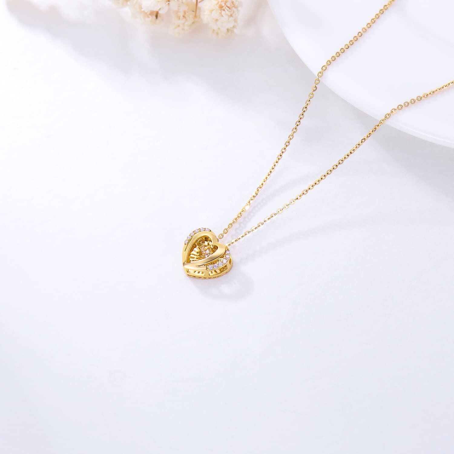 18K Gold Circular Shaped Diamond Heart Pendant Necklace