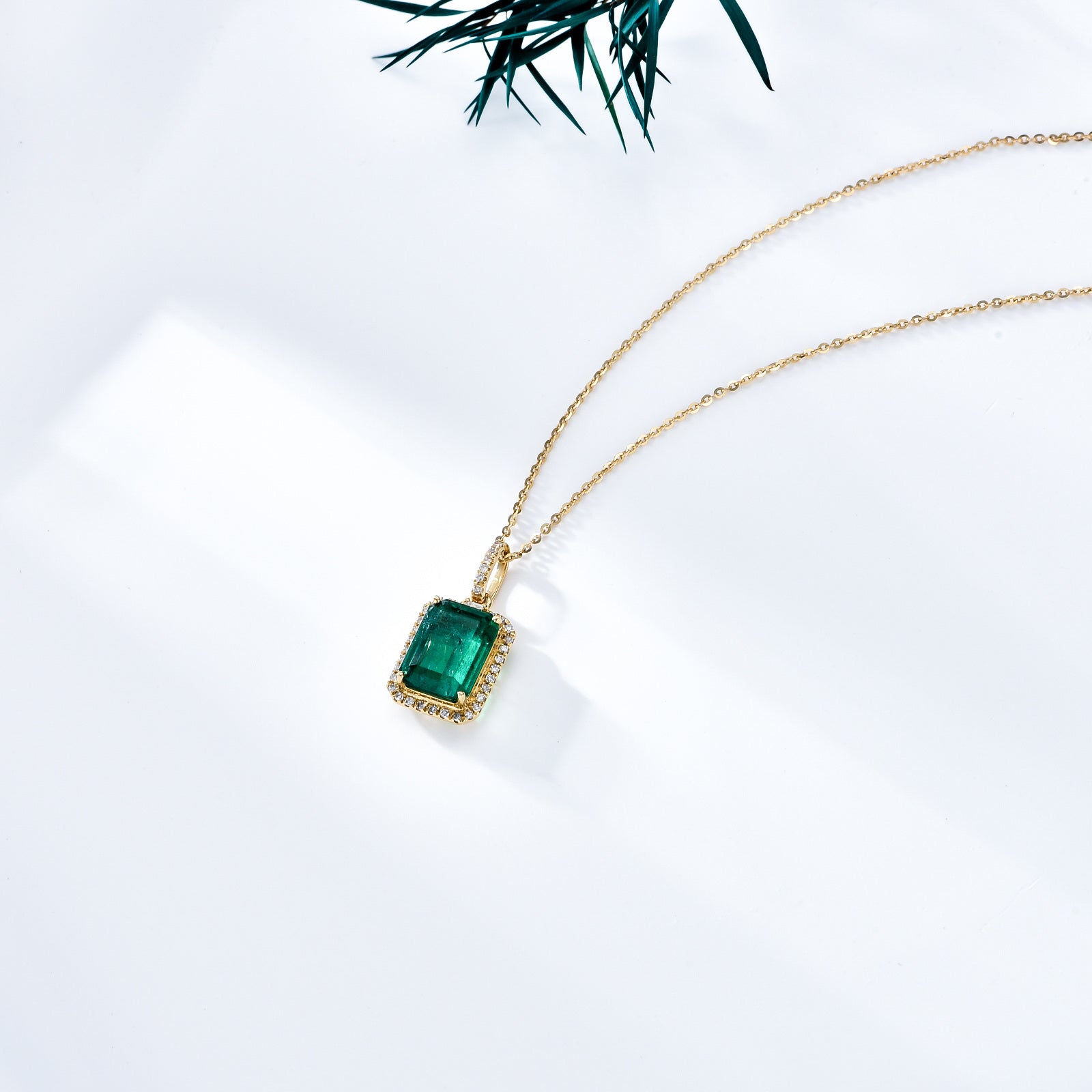 18K Gold Emerald Square Pendant Necklace