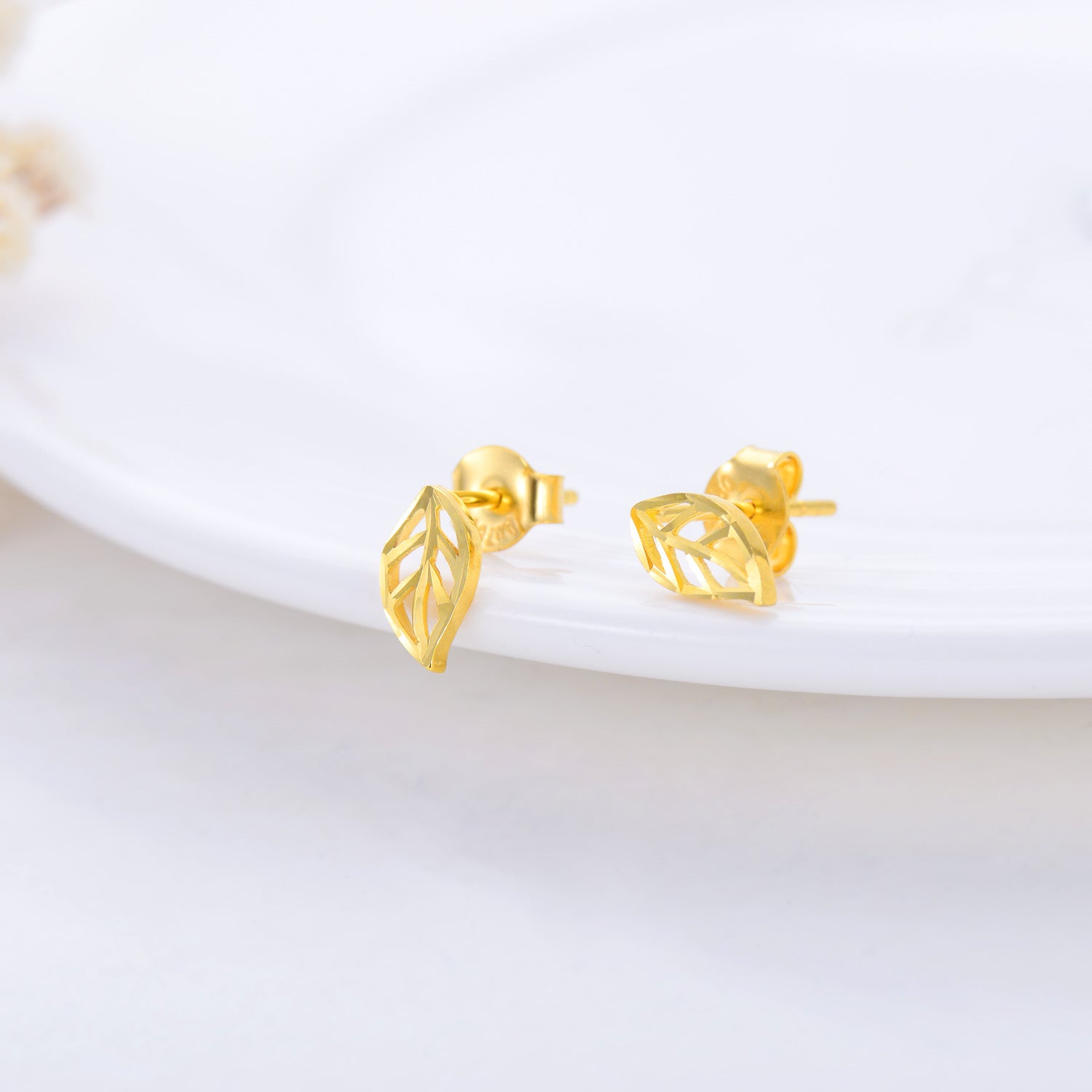 18K Gold Leaves Stud Earrings