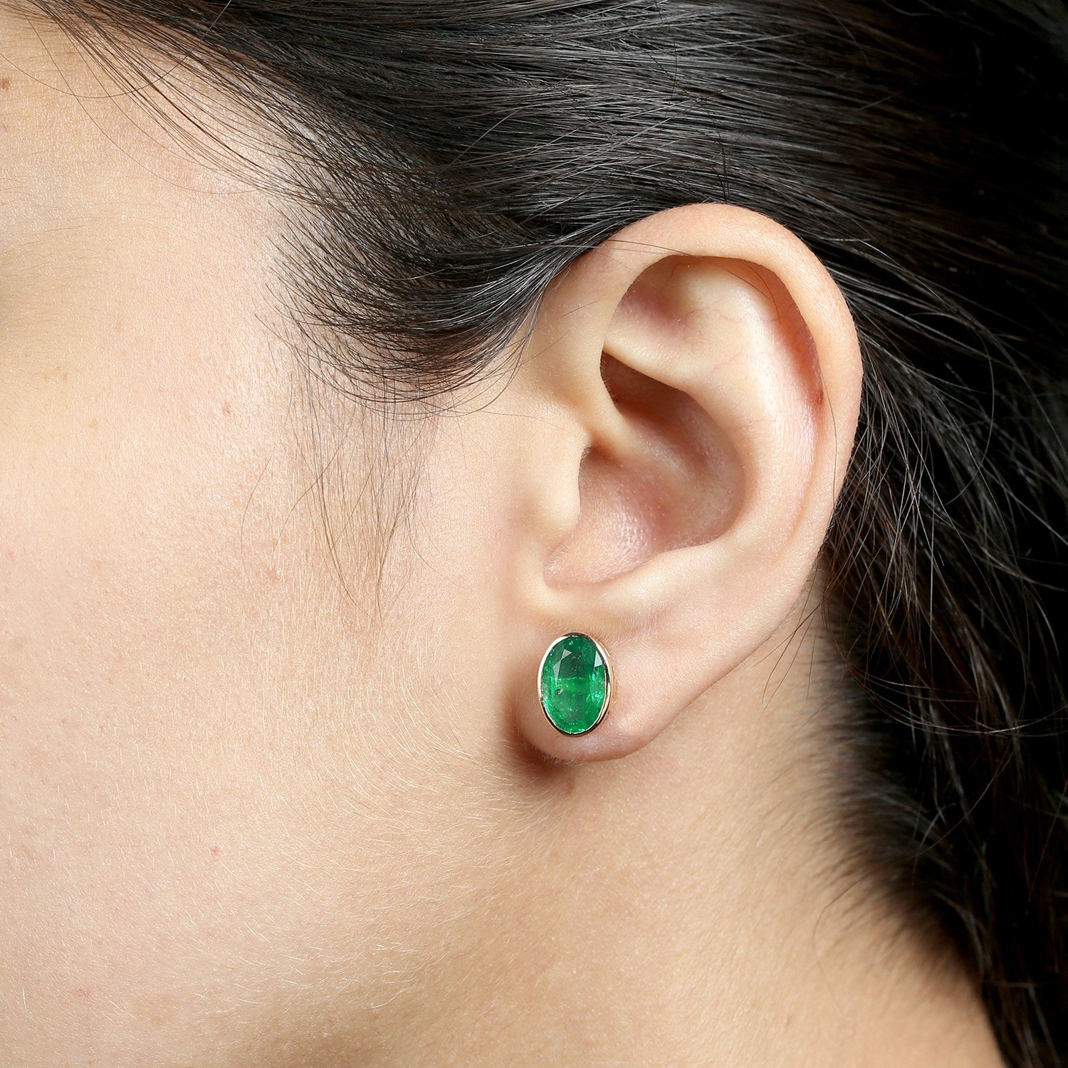 Oval Cut Emerald Gemstone Stud Earrings In 18K Yellow Gold