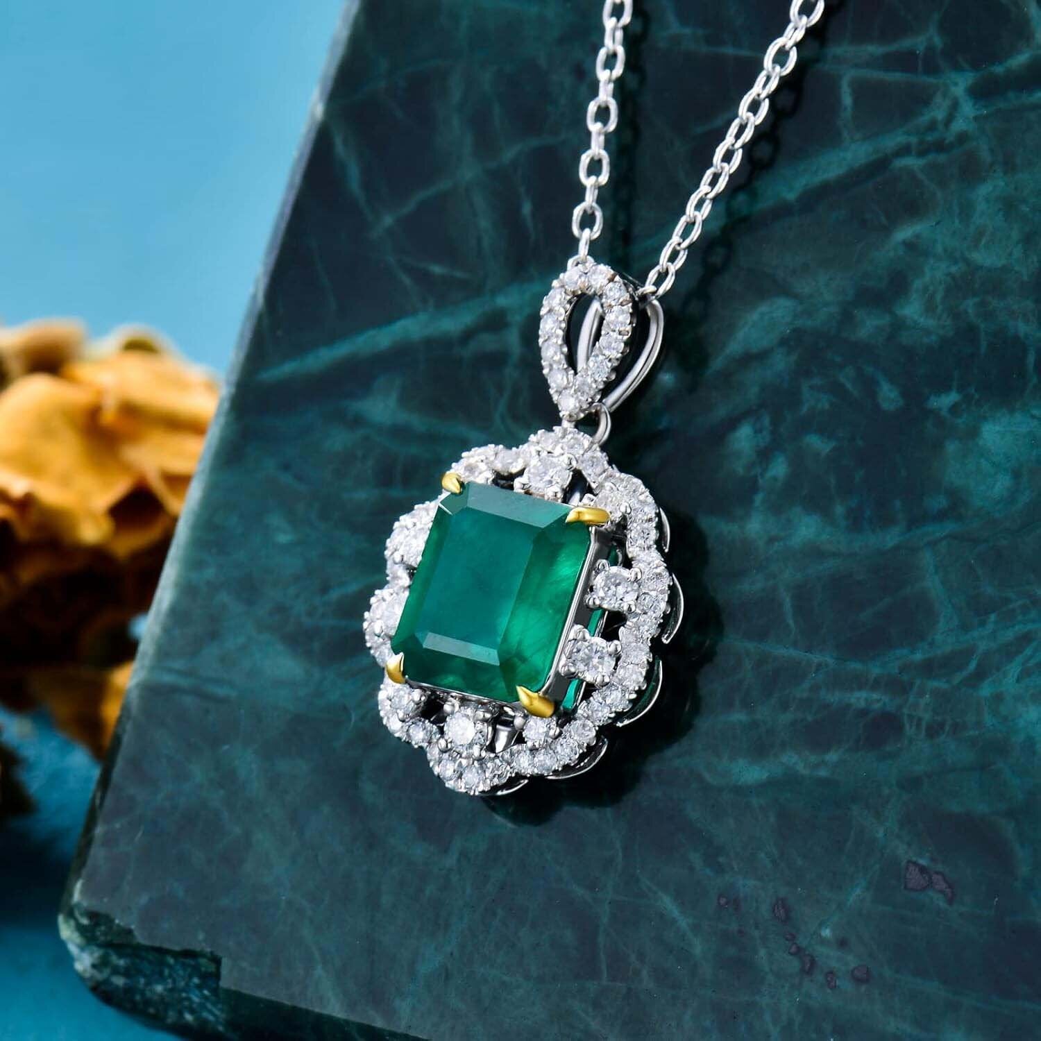 18K White Gold Emerald Wildflowers Necklace Engagement Wedding Gift for Her