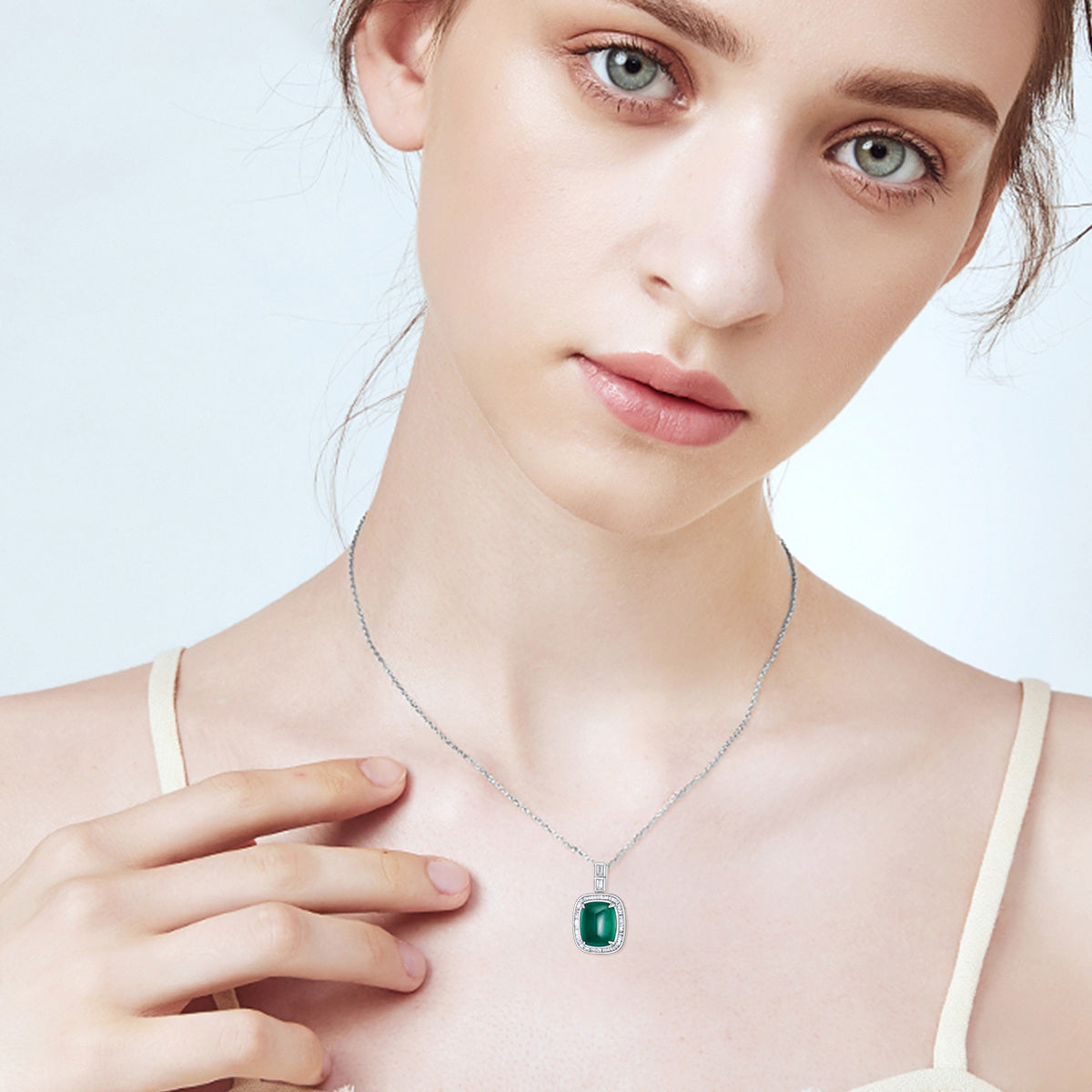 18K White Gold Princess-square Shaped Diamond & Emerald Square Pendant Necklace