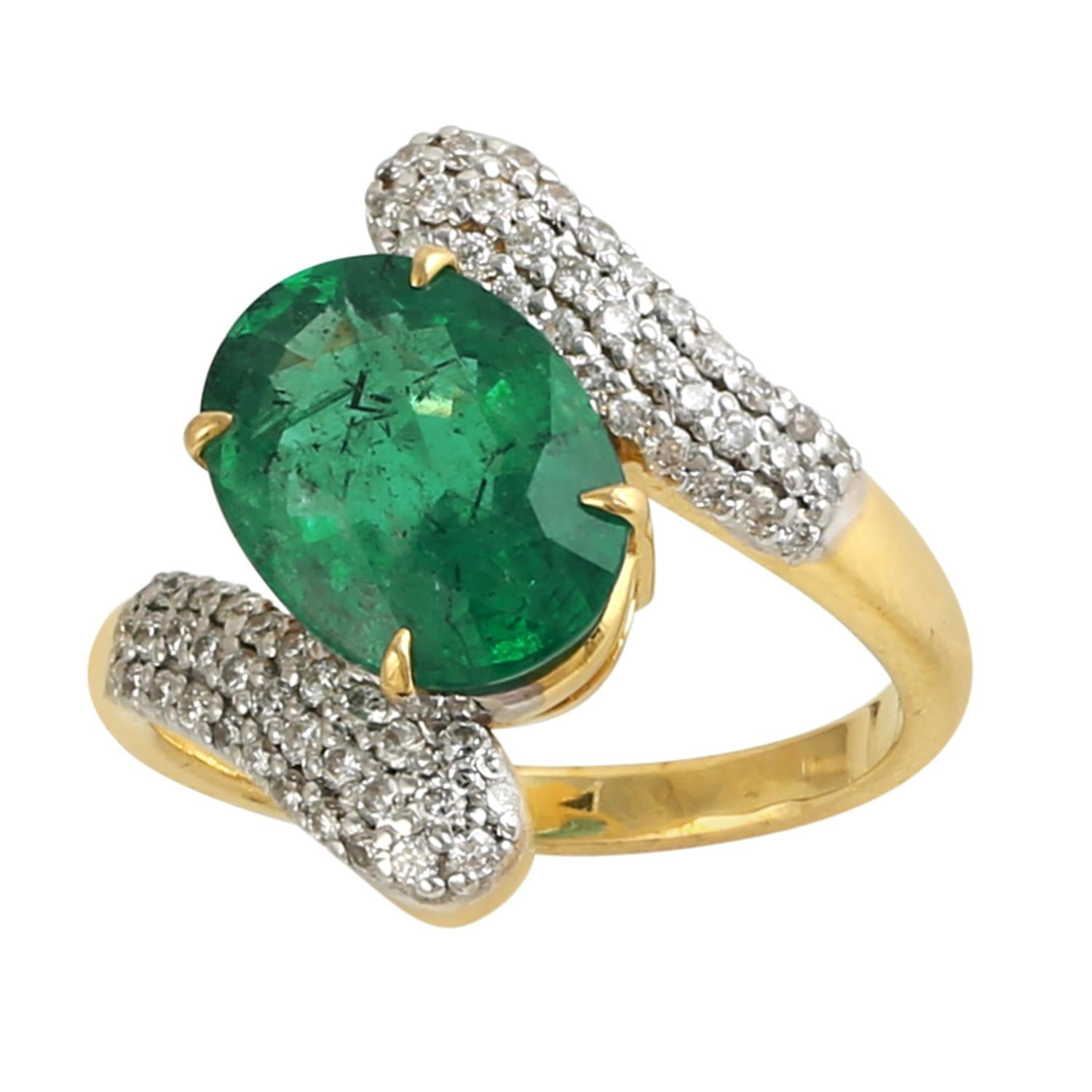 18K Yellow Gold Emerald & Diamond Ring – Elegant Oval Cut Gemstone Statement