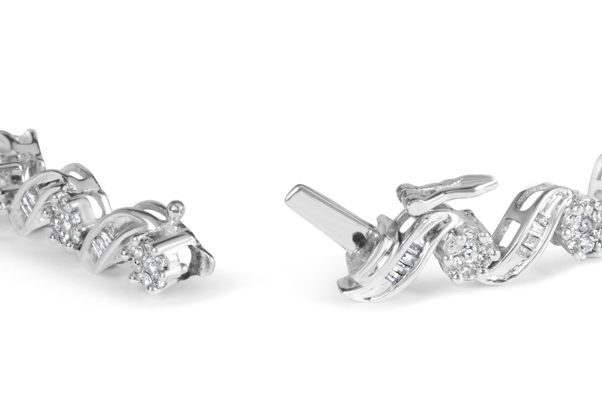 14K White Gold 2.00 Cttw Diamond Cluster and Spiral Link Bracelet (I-J Color, I1-I2 Clarity) - 7'