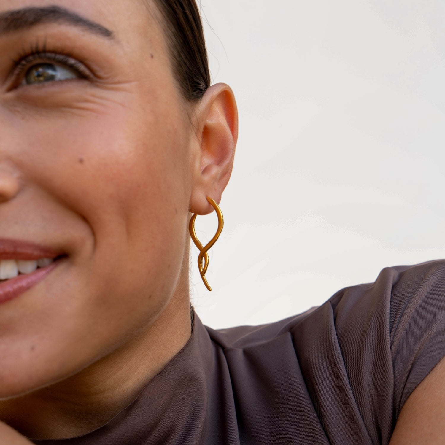 Entwined Large Double Twist Hoops