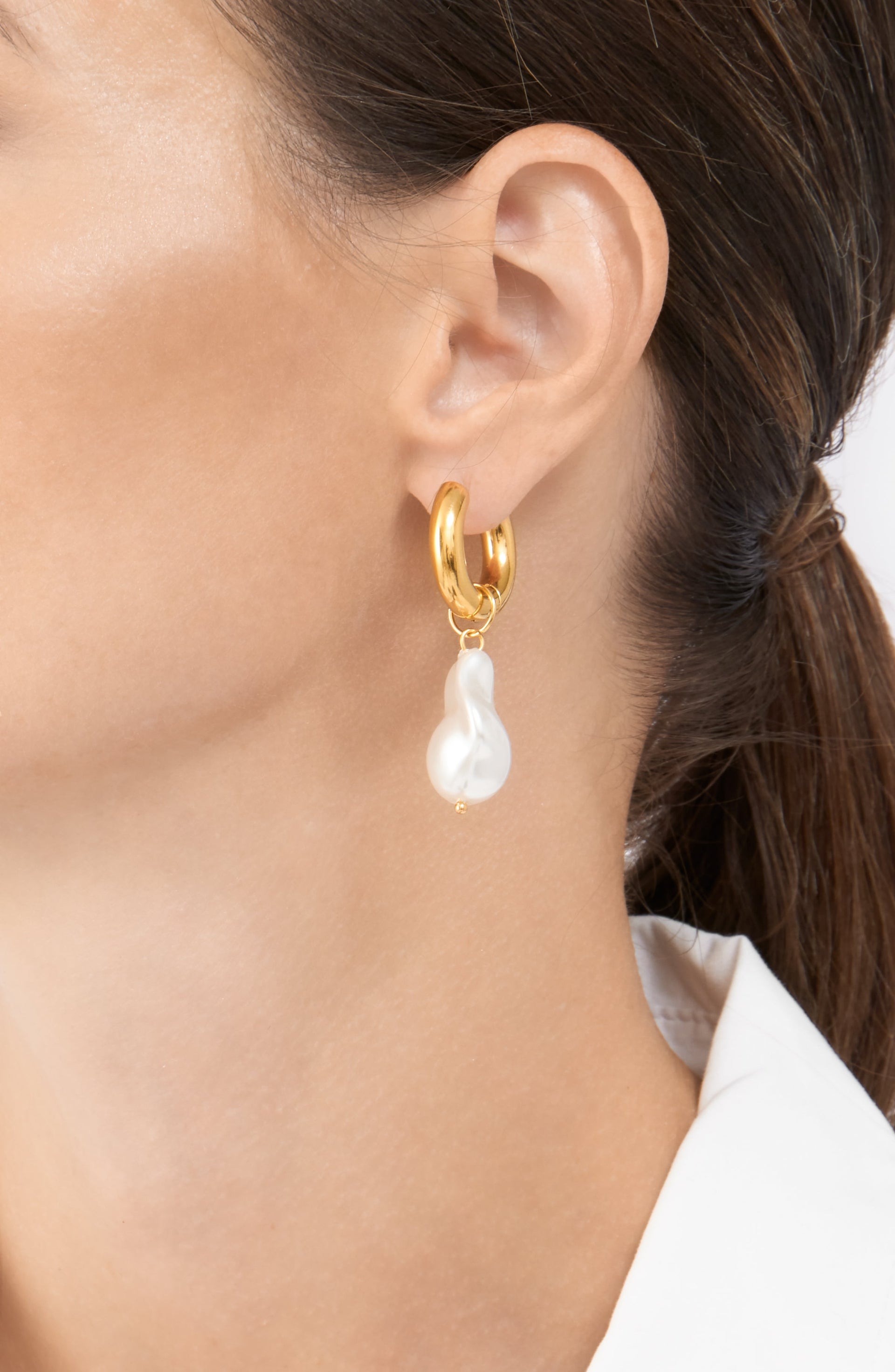 Shell Pearl Chubby Hoop Earrings gold