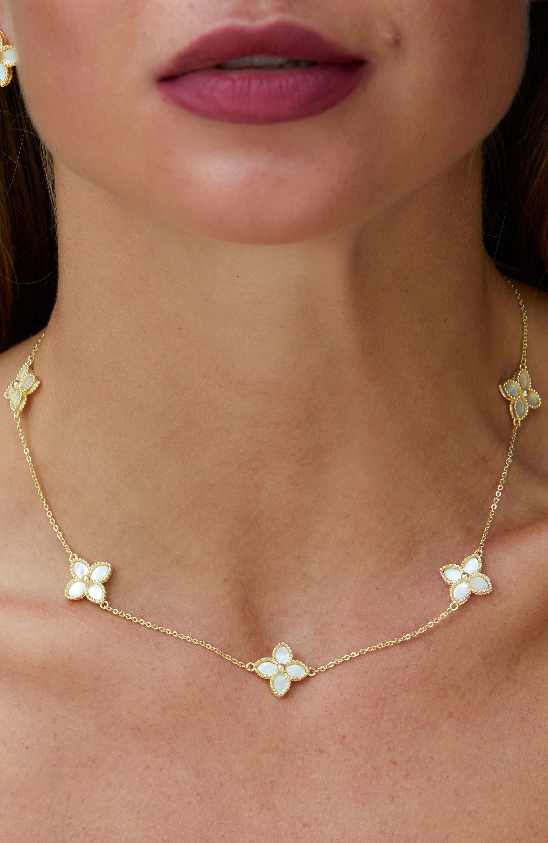 18K Gold Vermeil Mop Flower Choker