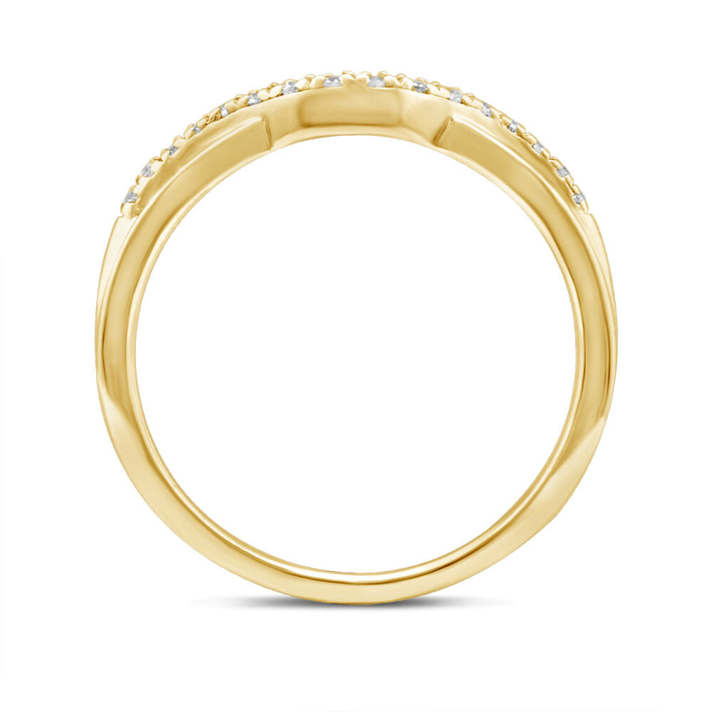 Diamond Contour Wedding Band in 14K Yellow Gold (1/7 ct. tw.)