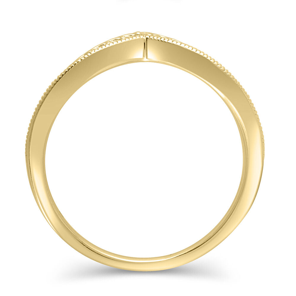 Chevron Wedding Band with Graduating Diamonds in 14K Yellow Gold (1/5 ct. tw.)