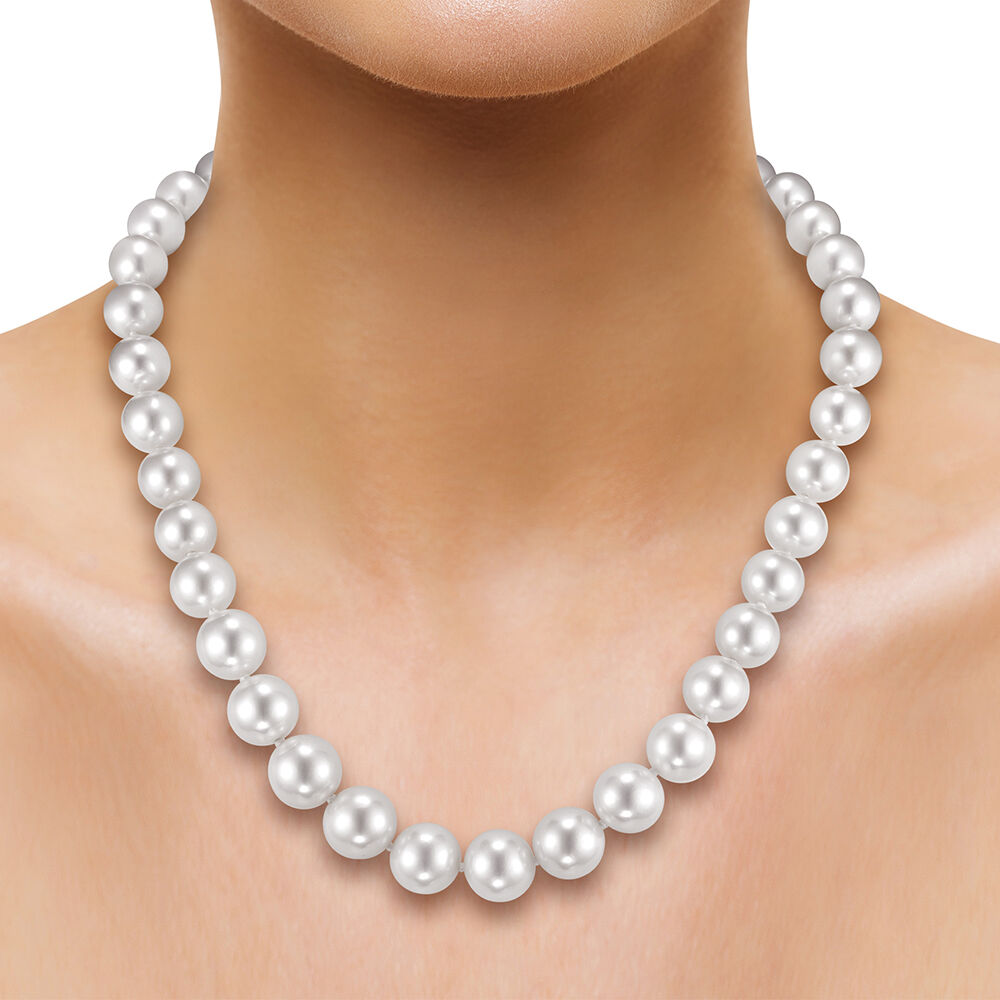 Freshwater Pearl Graduated Strand in 14K Yellow Gold, 18”