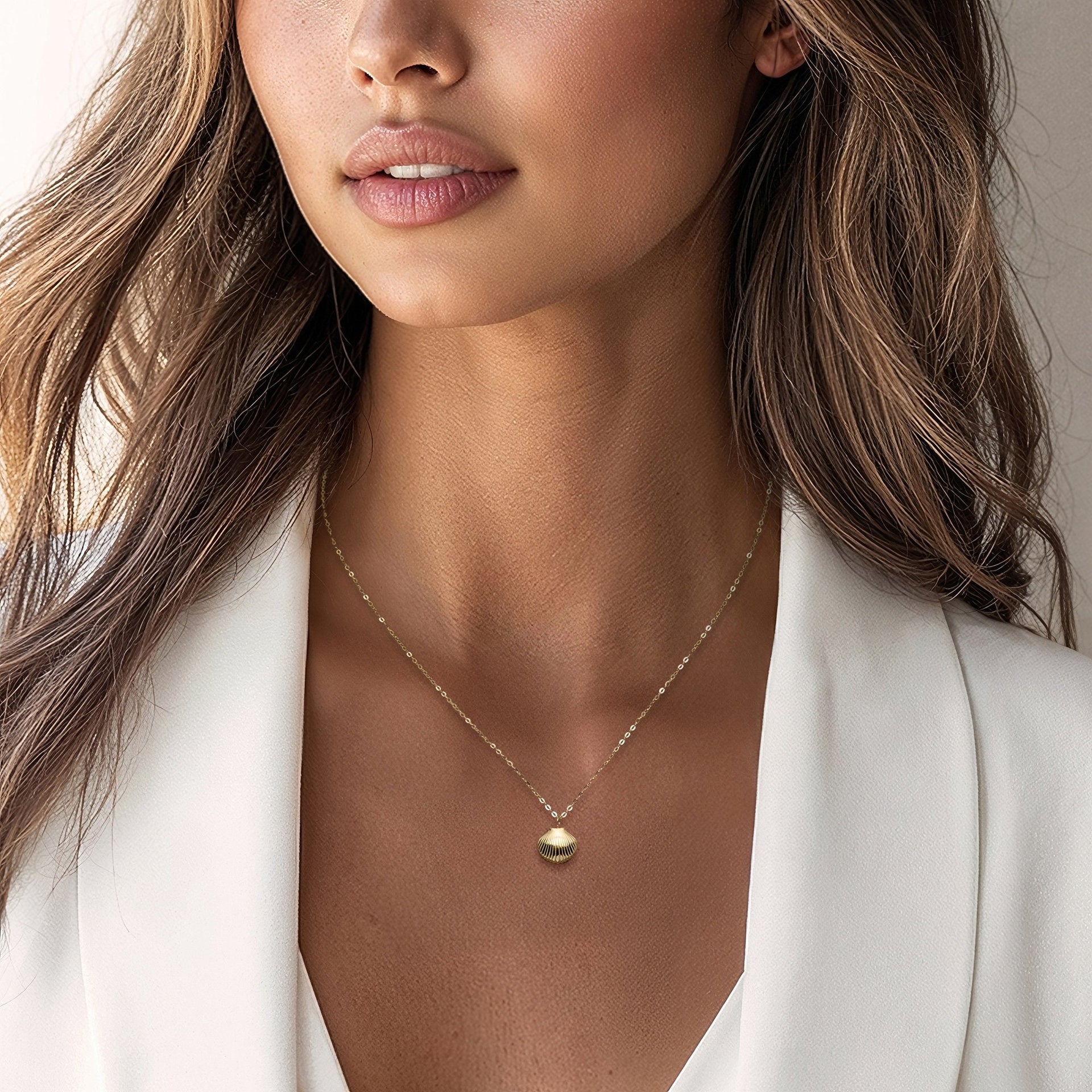 Canaria Italian 10kt Yellow Gold Seashell Necklace