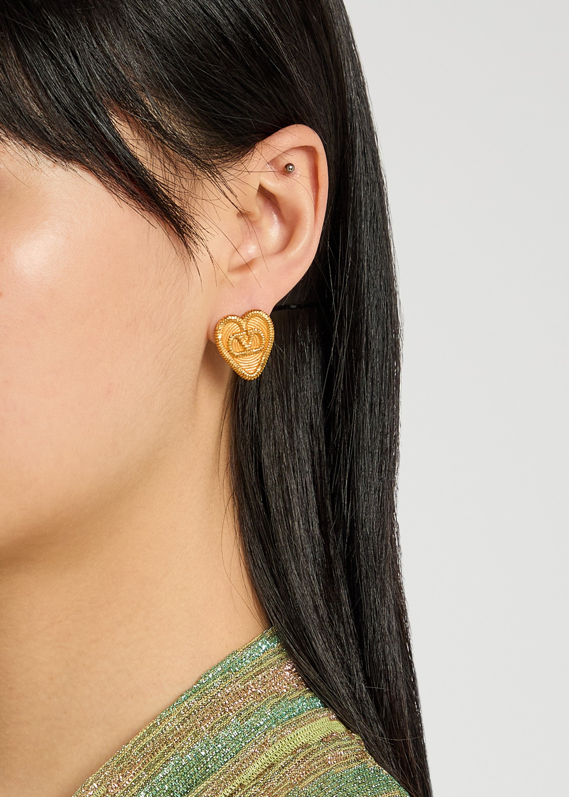 Fil Perdu heart stud earrings