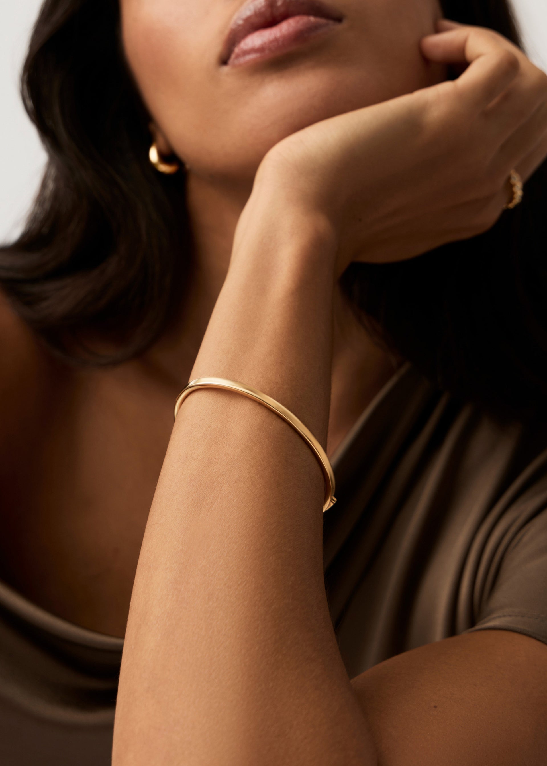 Classic hinged 18kt gold vermeil bangle
