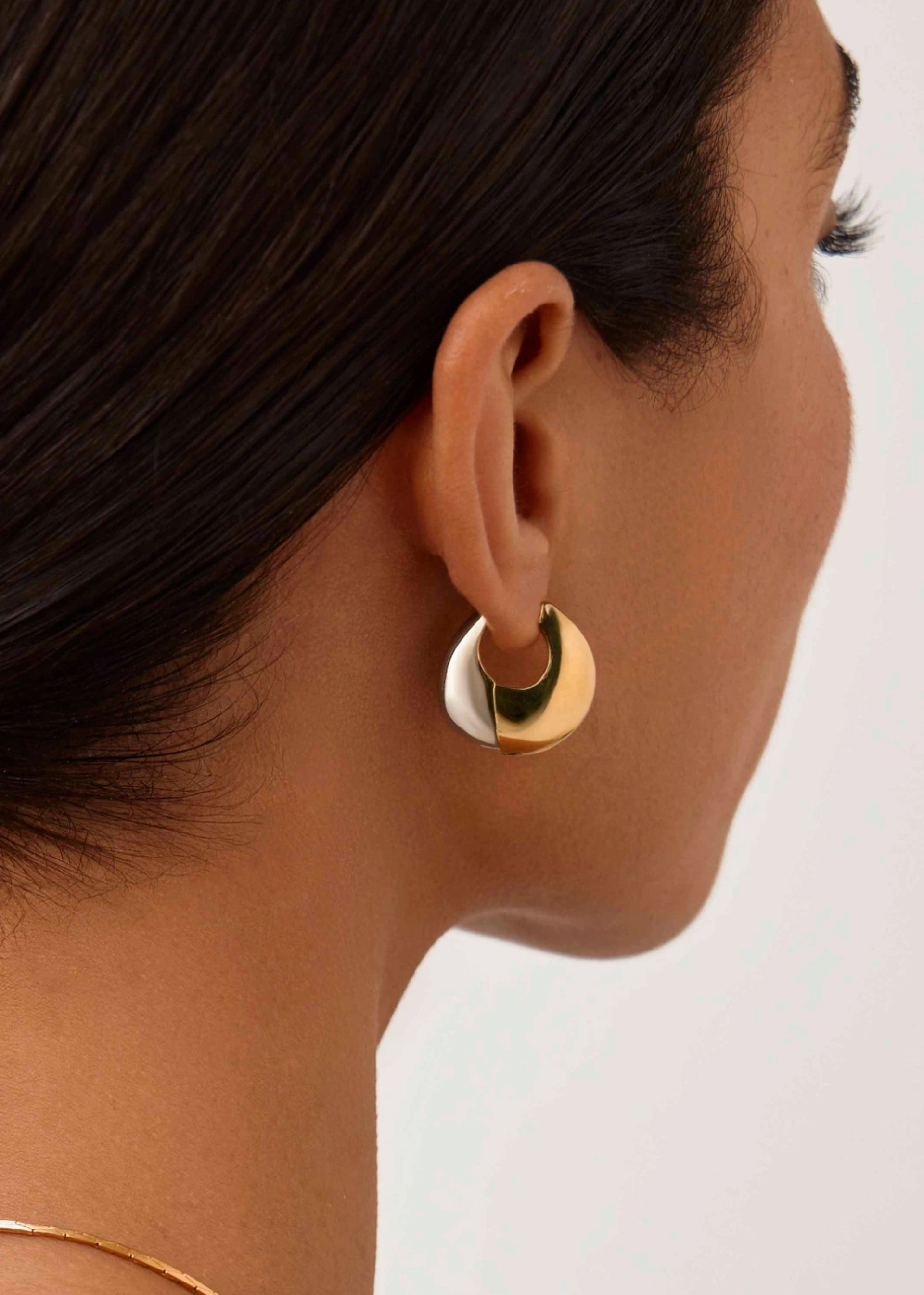 Sculptural small pebble 18kt gold-plated hoop earrings
