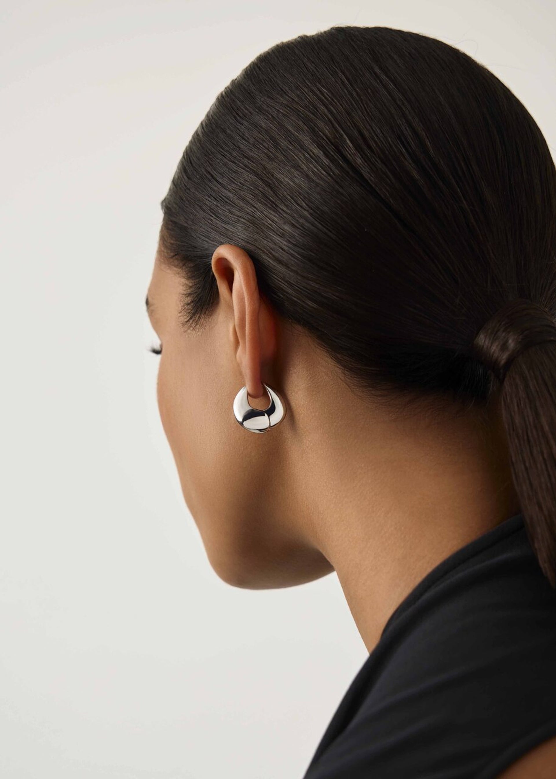 Sculptural pebble small hoop earrings