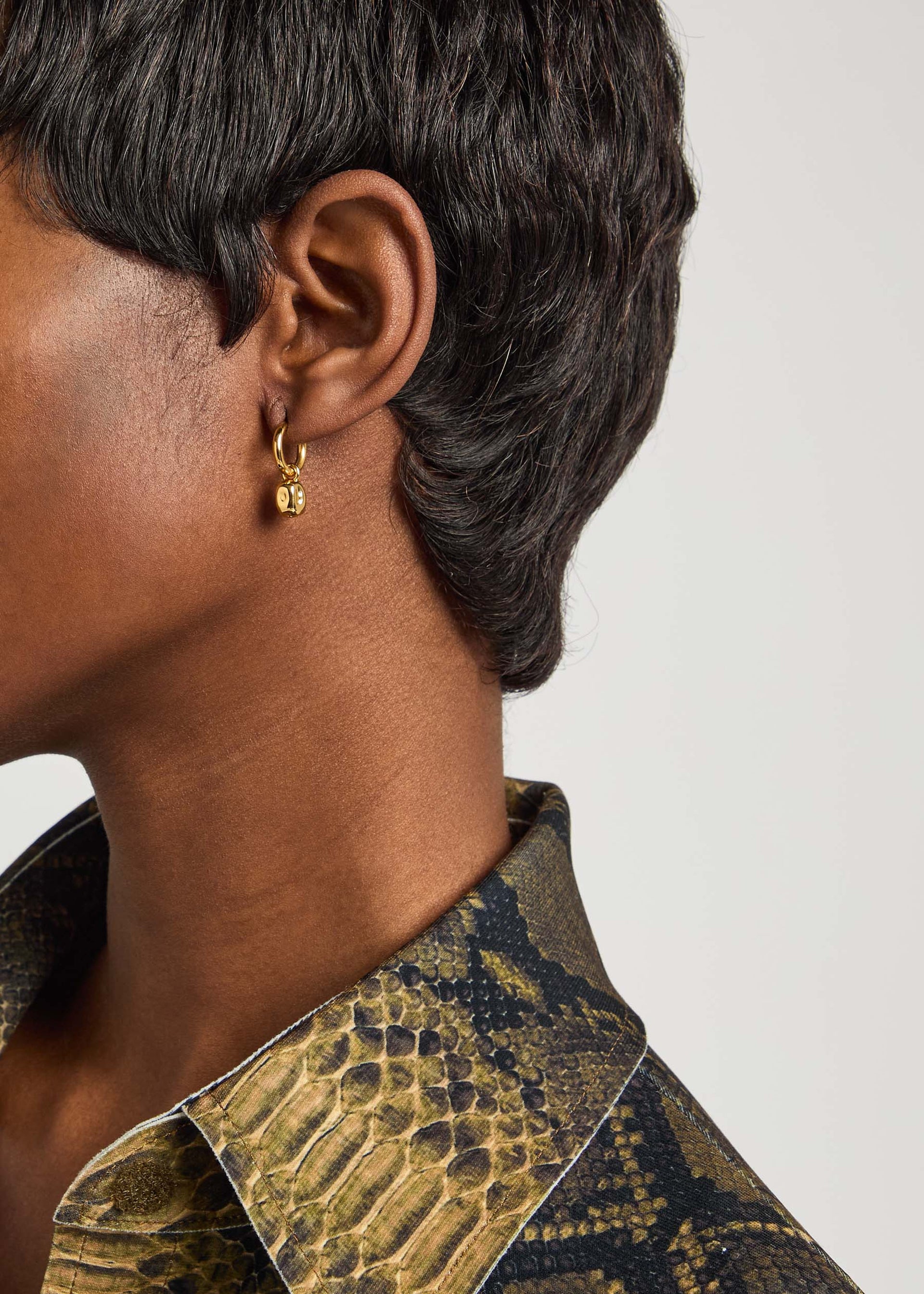 Pebble mini 18kt gold-plated hoop earrings