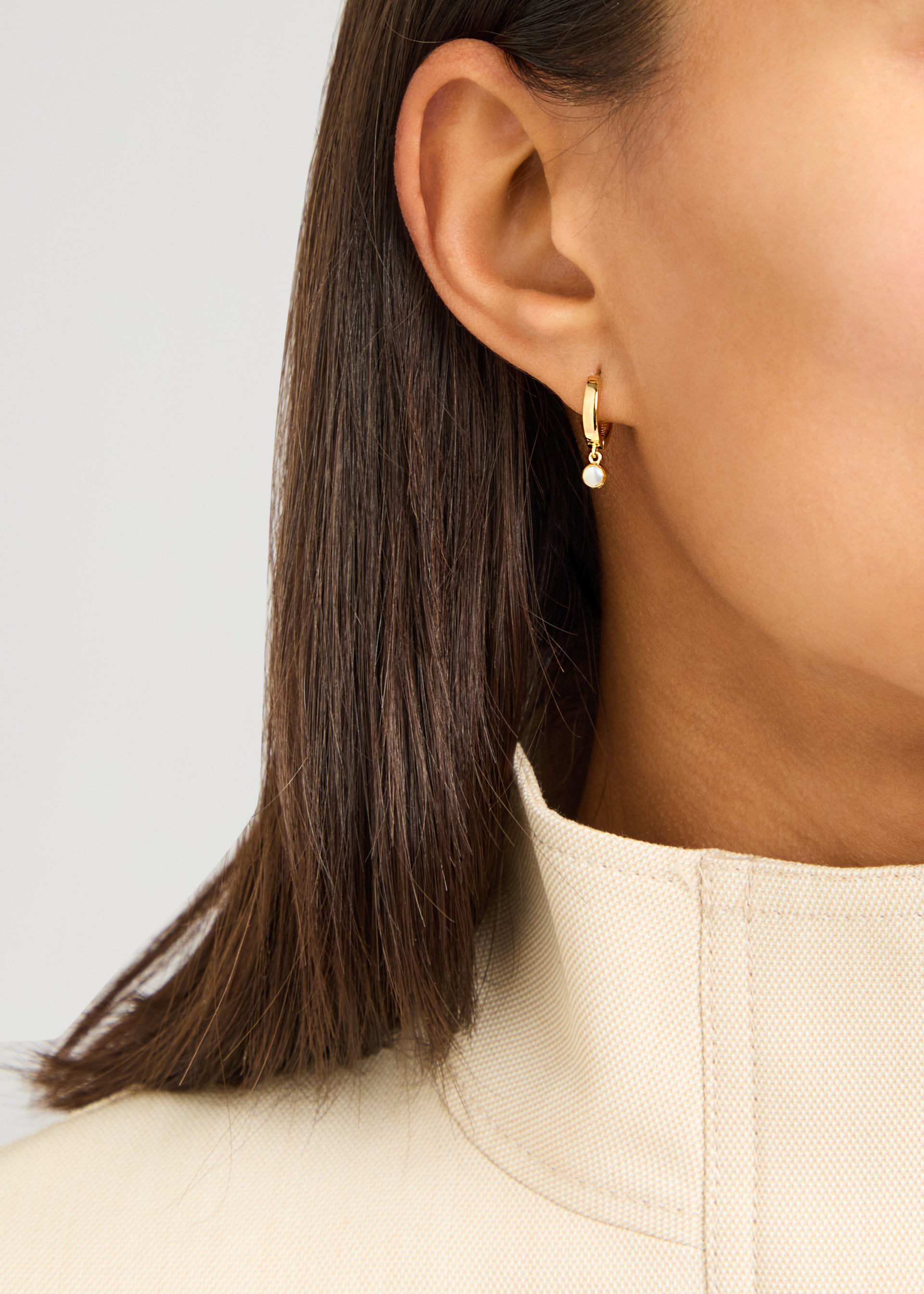 Pearl Healing 18kt gold-plated hoop earrings